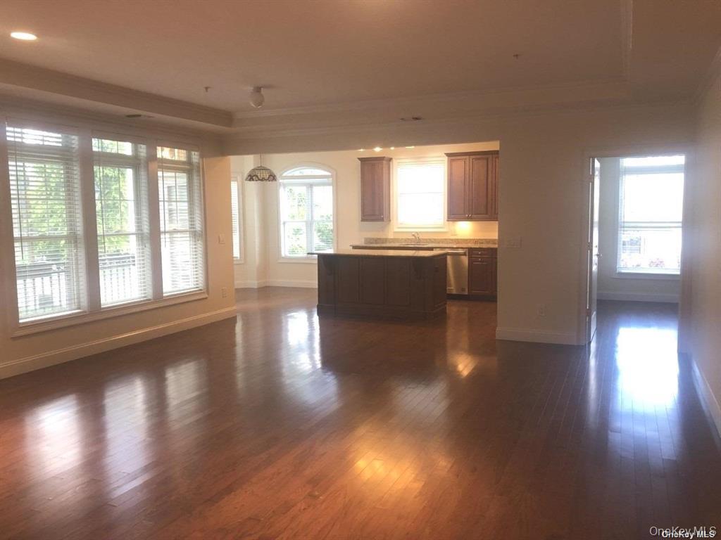 542 Roosevelt Way – For Sale photo 4