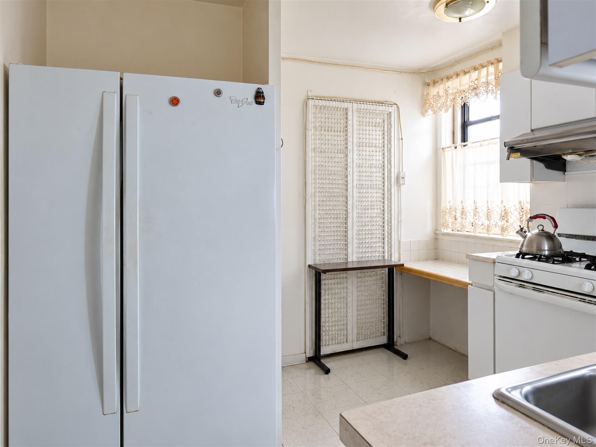 61-20 Grand Central Parkway, Unit C1102 photo 15
