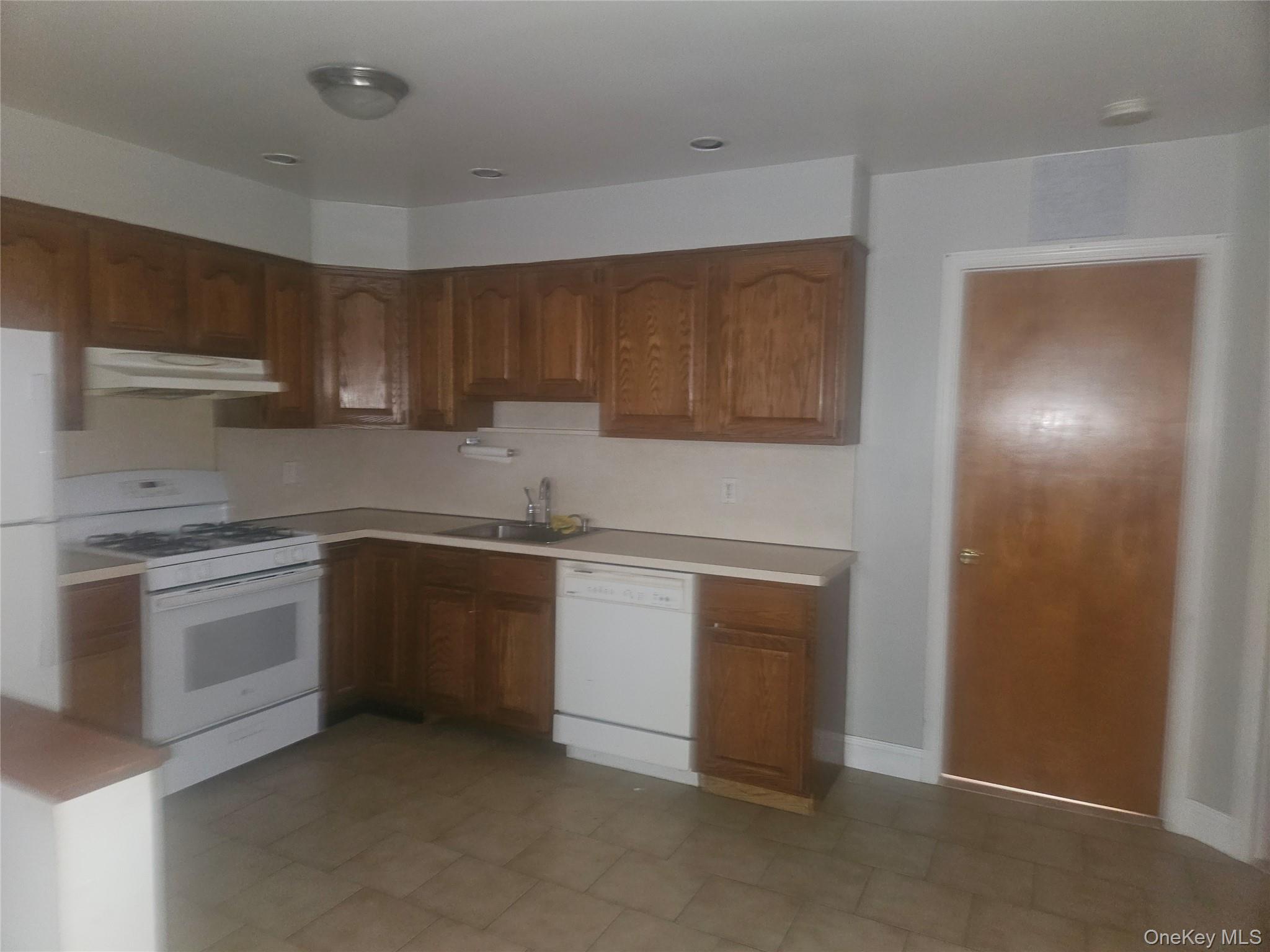 52 Main Street – For Rent photo 3
