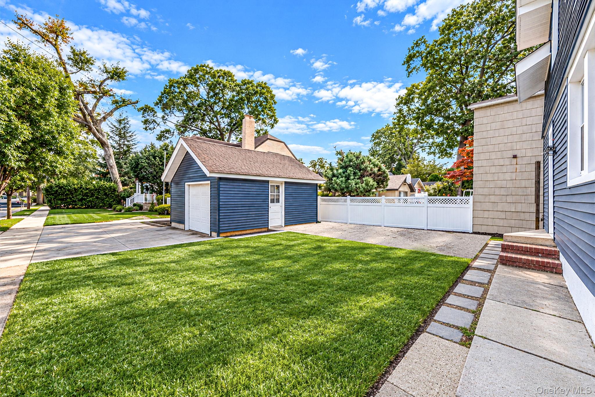 566 Stowe Avenue – For Sale photo 4