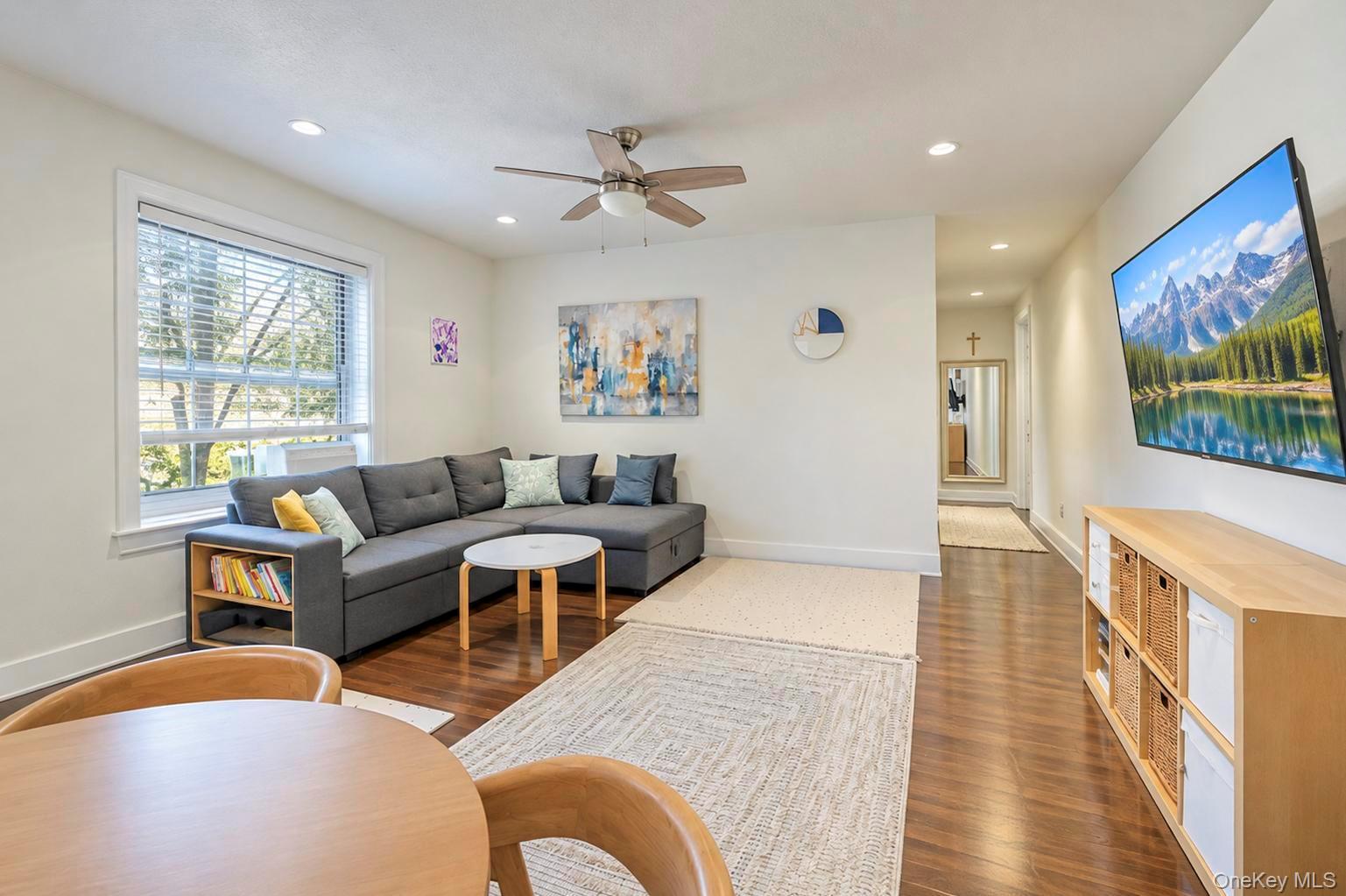 51-42 30th Avenue, Unit 4J photo 2