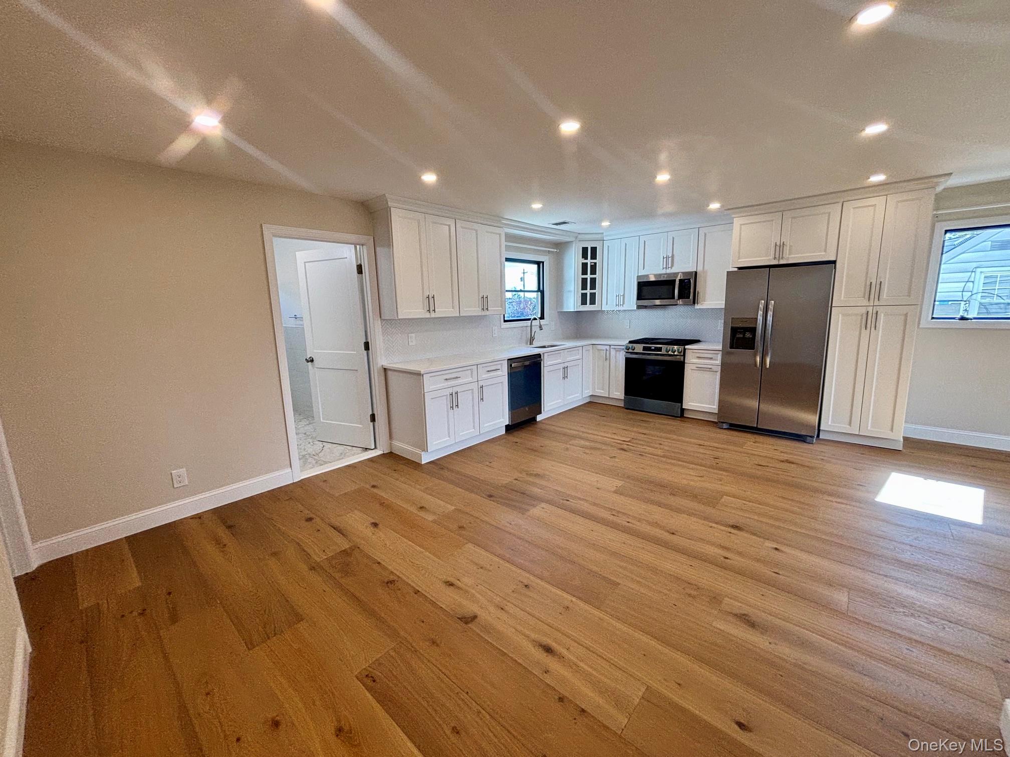192 Roosevelt Avenue, Unit 2 photo 2
