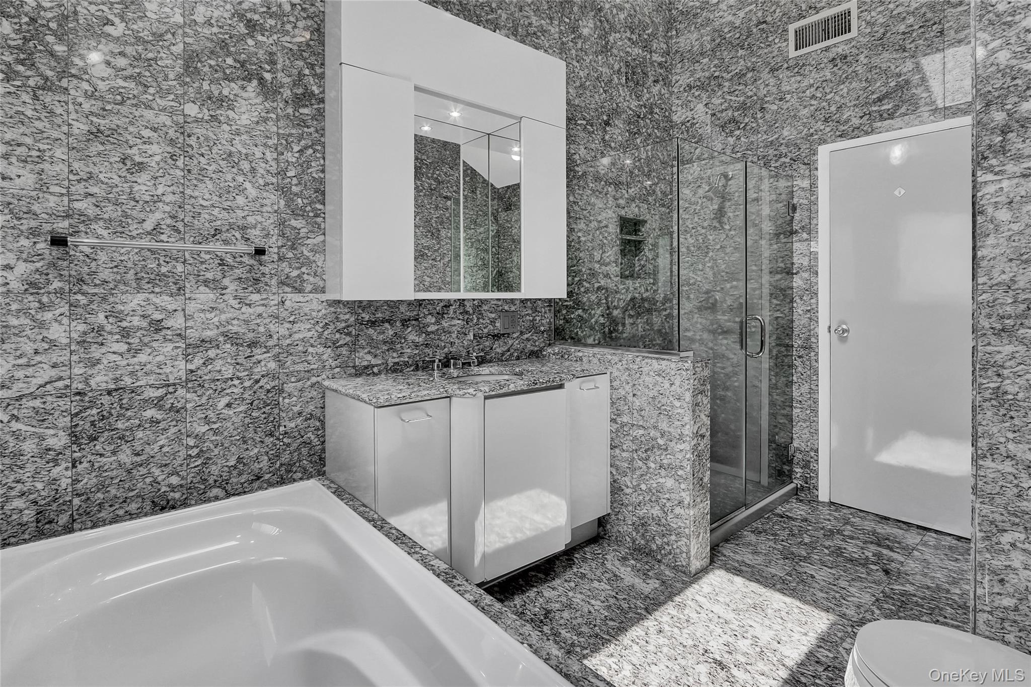 18 Villas Circle – For Rent photo 12