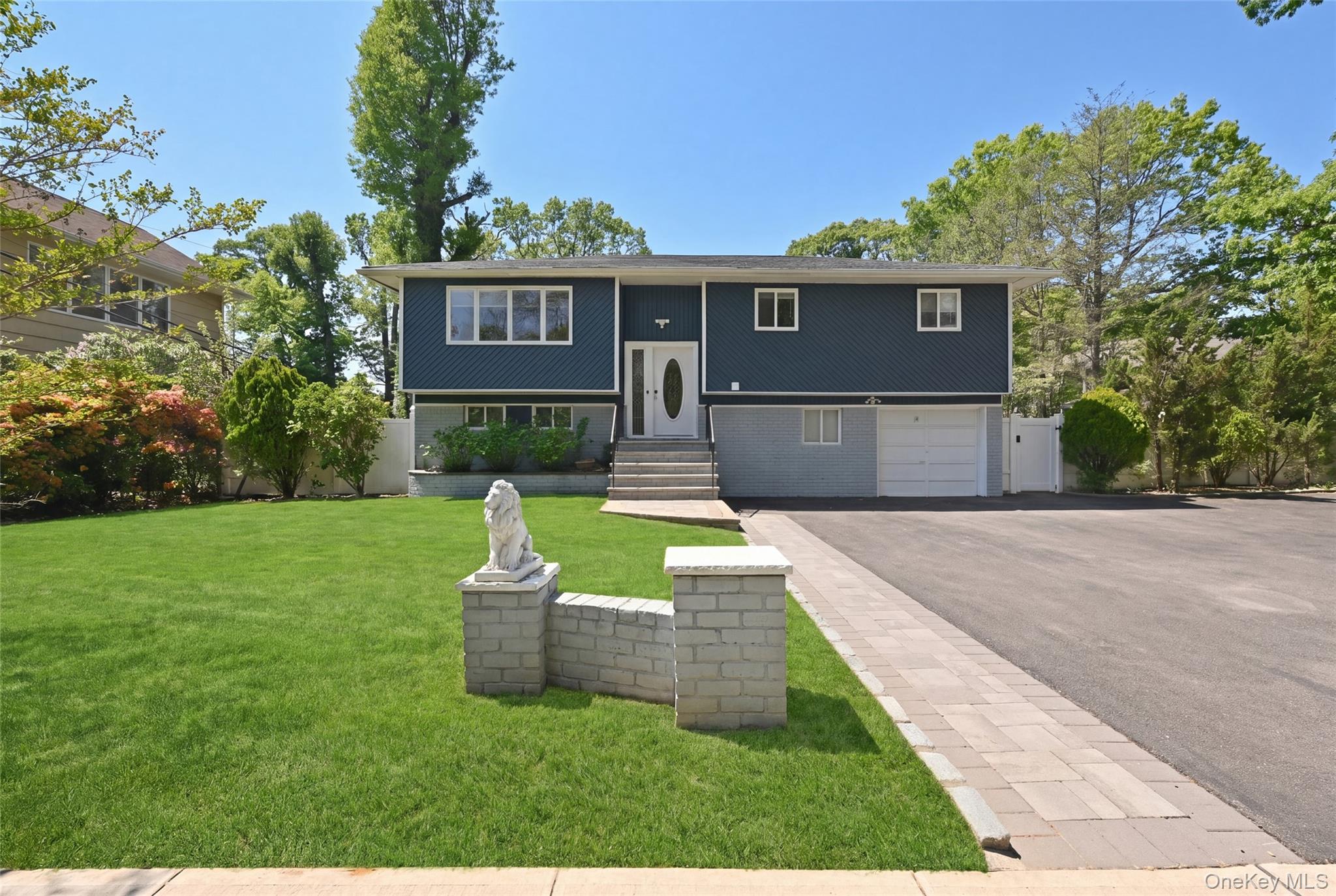 18 Park Drive East – For Sale photo 2