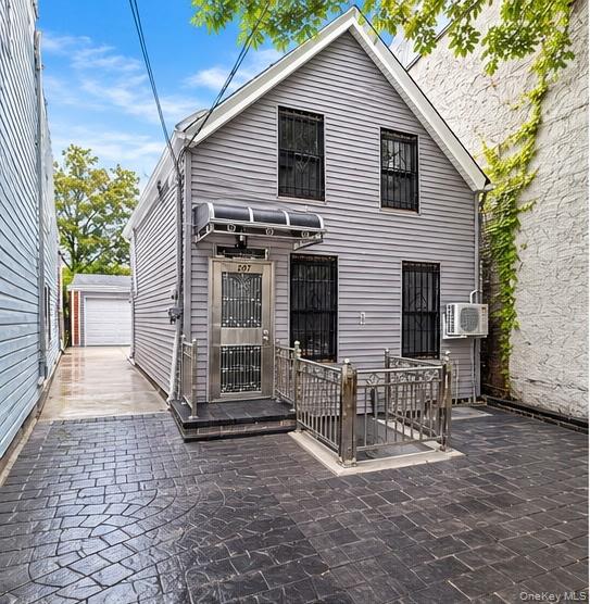 207 Bradford Street – For Sale