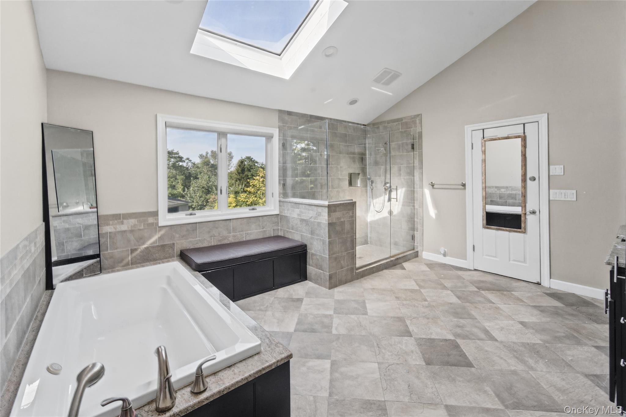17 Scenic View Court W – For Sale photo 11