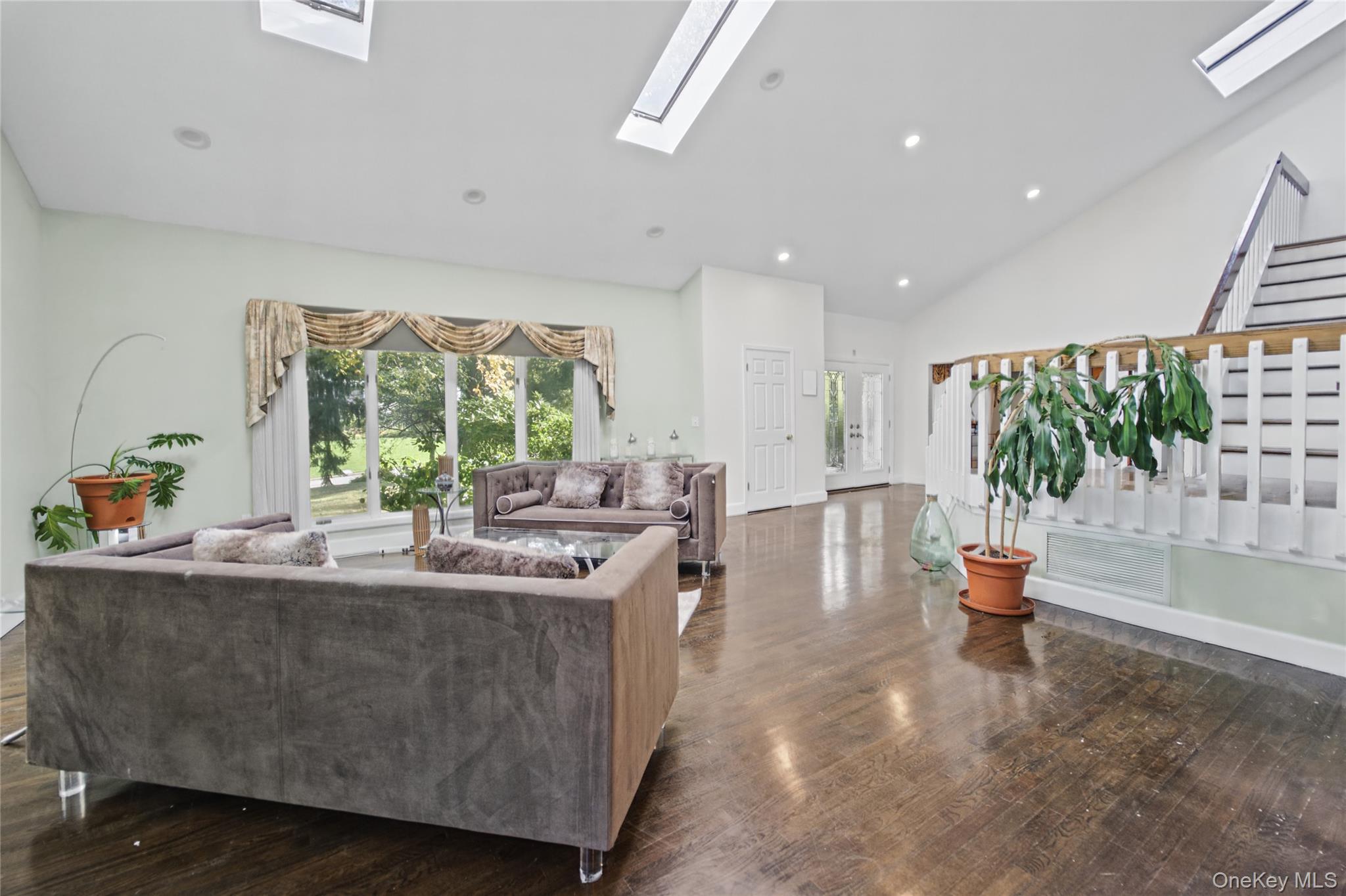 17 Scenic View Court W – For Sale photo 4