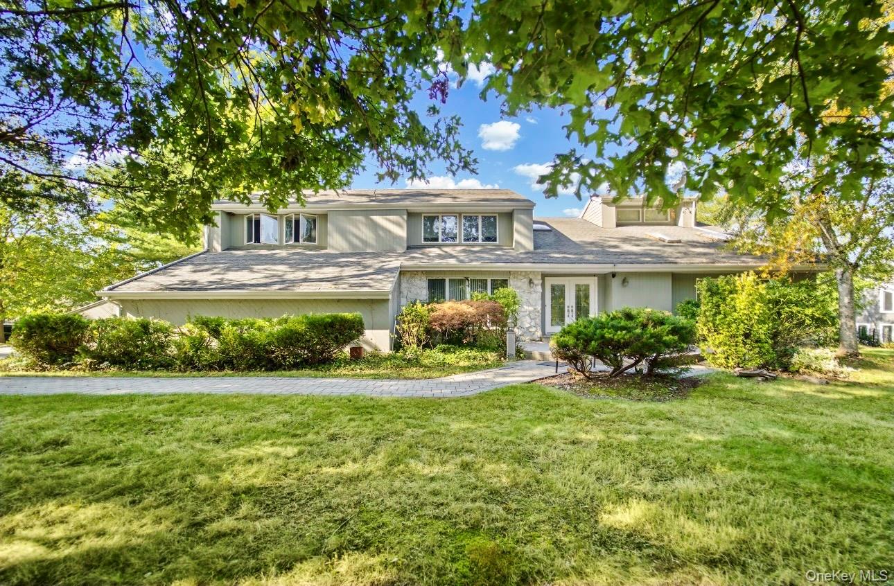 17 Scenic View Court W – For Sale