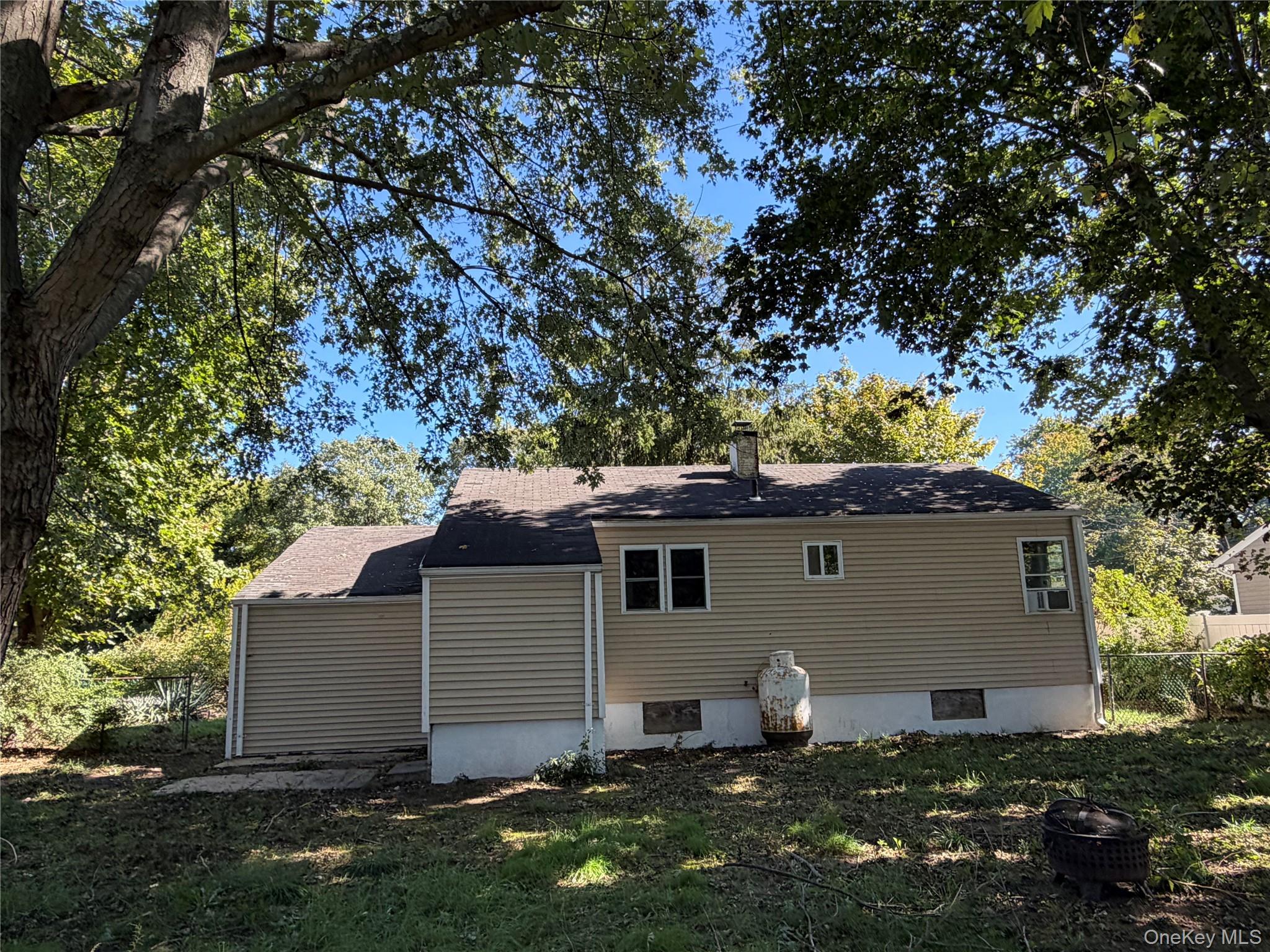 748 Doane Avenue – For Sale photo 3