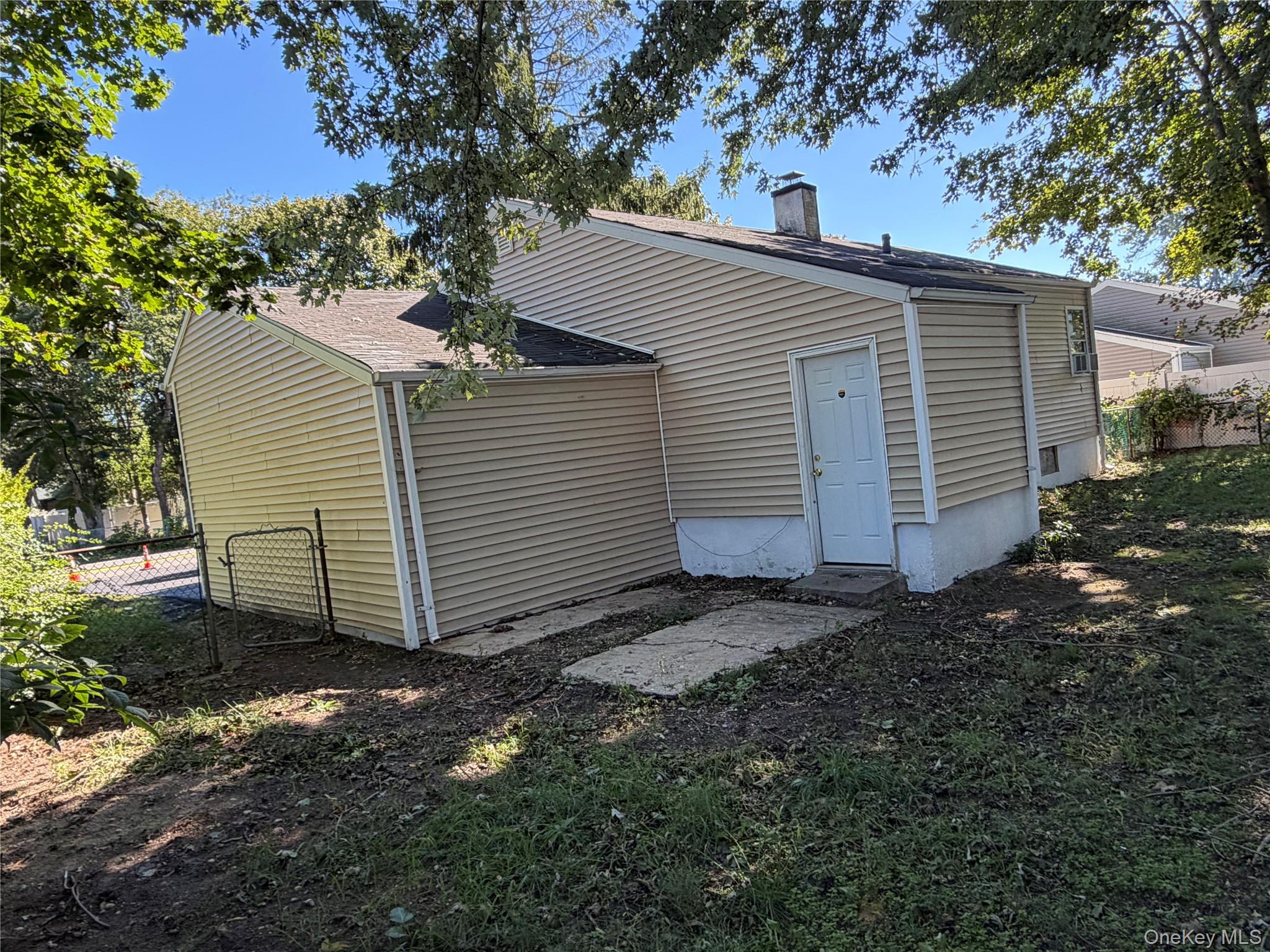 748 Doane Avenue – For Sale photo 2
