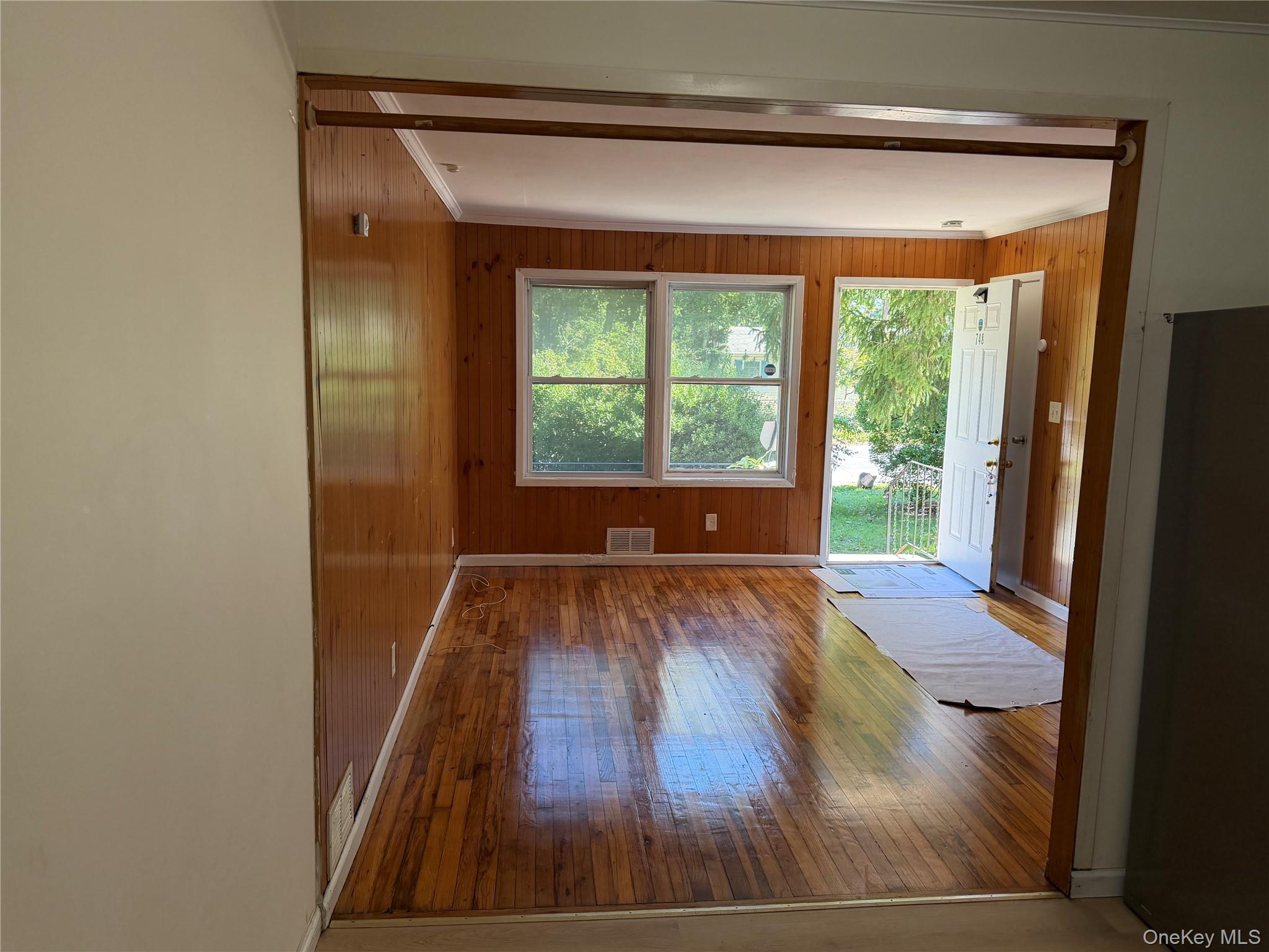 748 Doane Avenue – For Sale photo 4