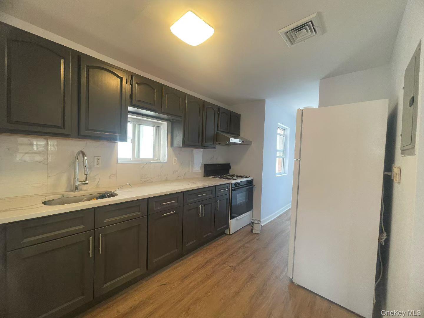 14916 Barclay Avenue – For Rent photo 3
