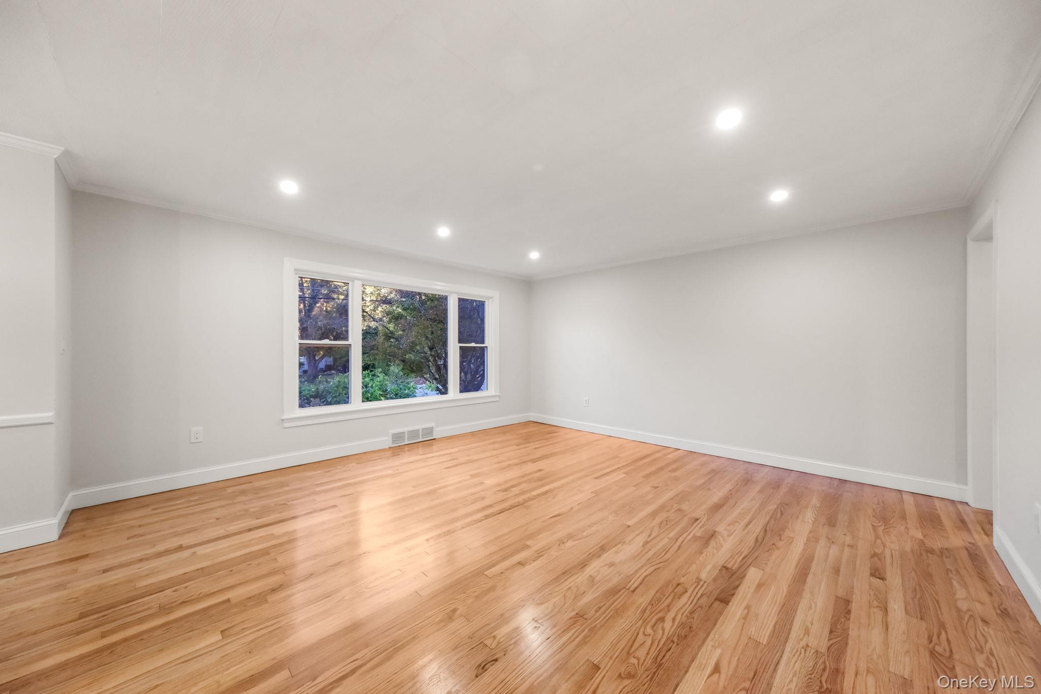 16 Knollwood Road – For Sale photo 8