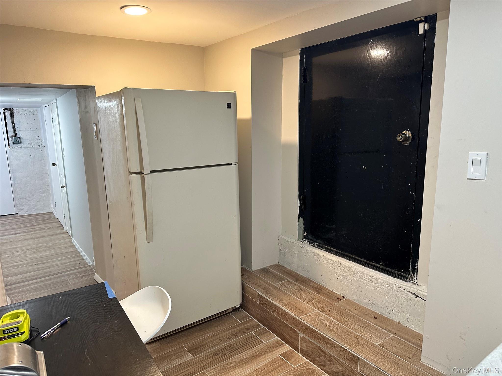 245 Glenhill Avenue, Unit Room 1 photo 3