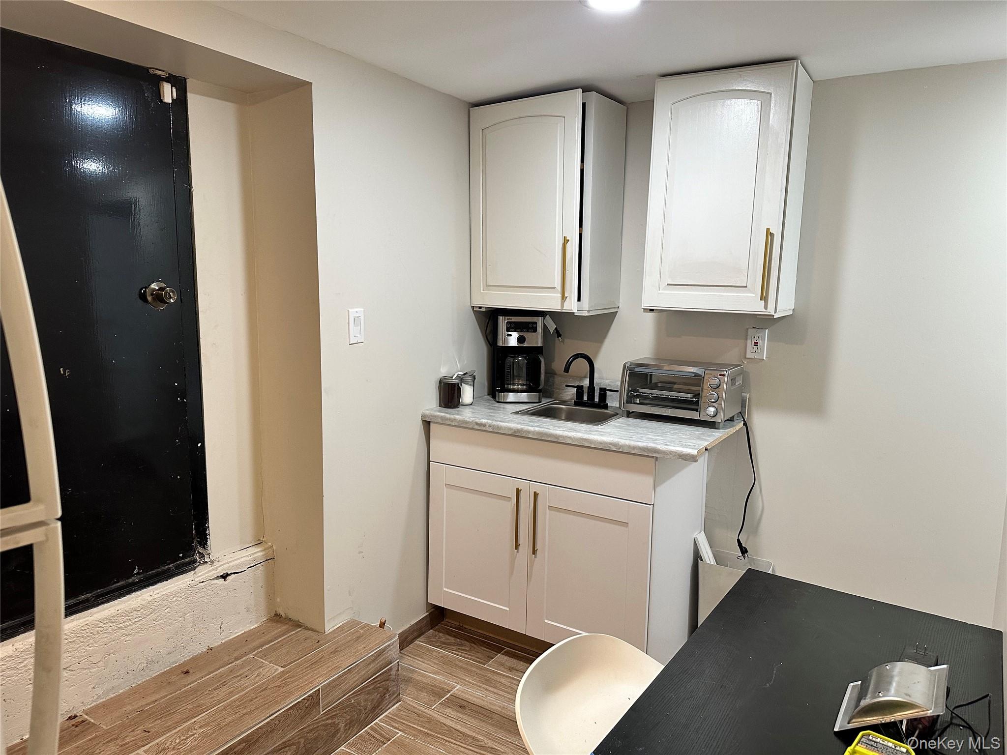 245 Glenhill Avenue, Unit Room 1 photo 4