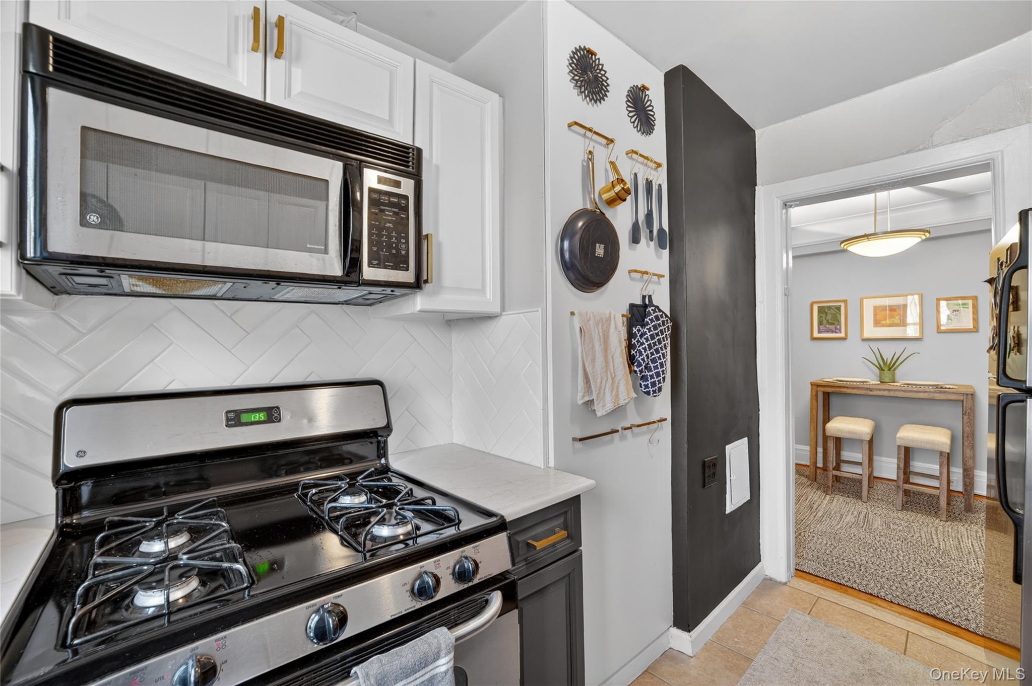 42 Pondfield Road W, Unit 4 F photo 17