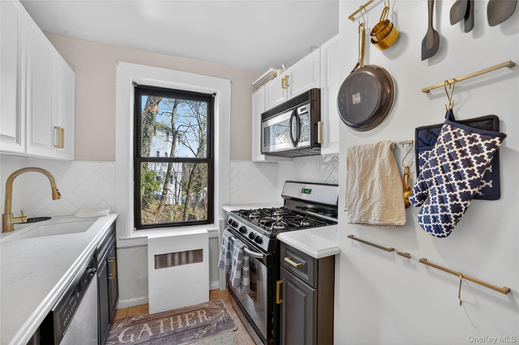 42 Pondfield Road W, Unit 4 F photo 18
