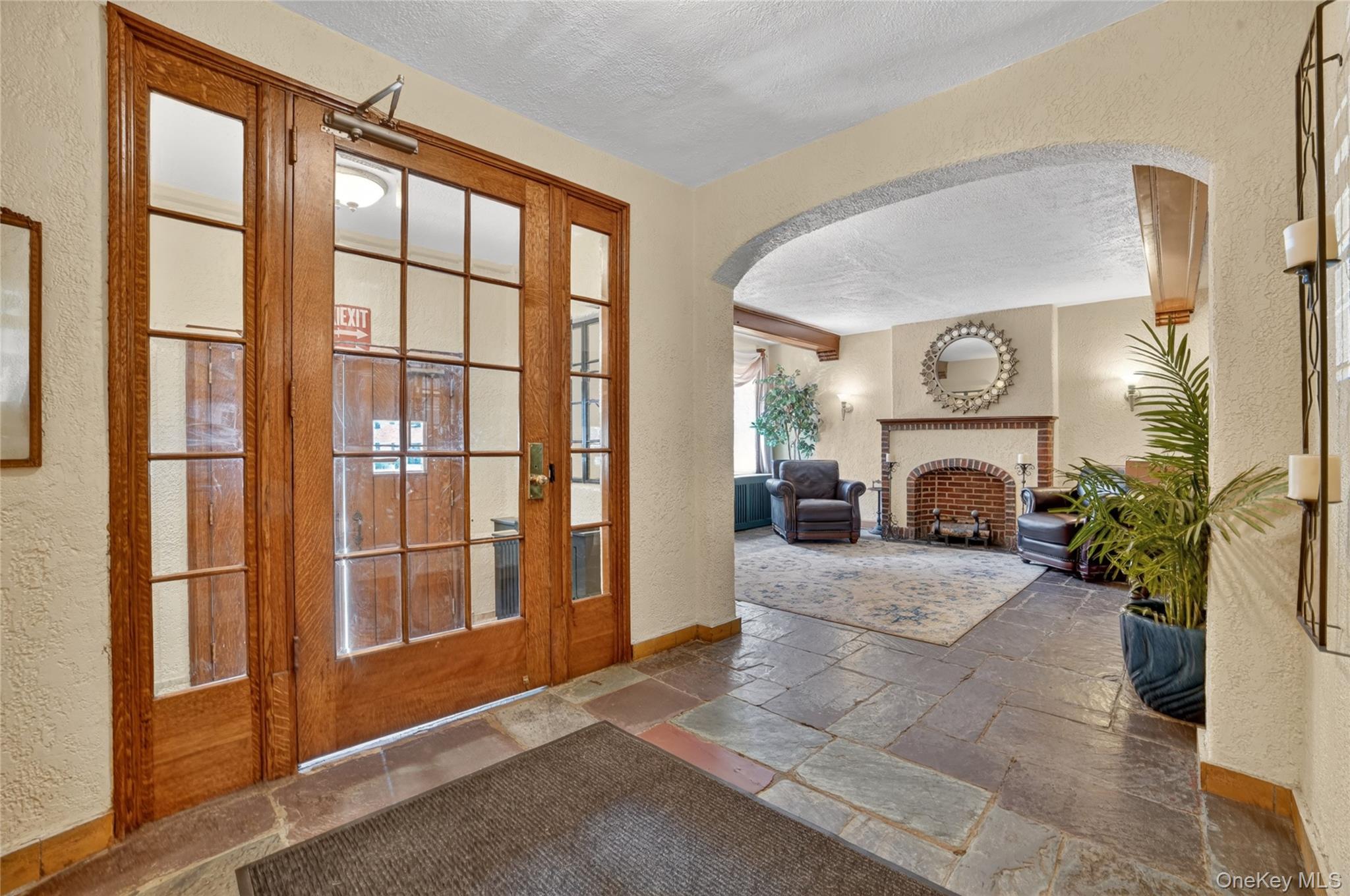 42 Pondfield Road W, Unit 4 F photo 3