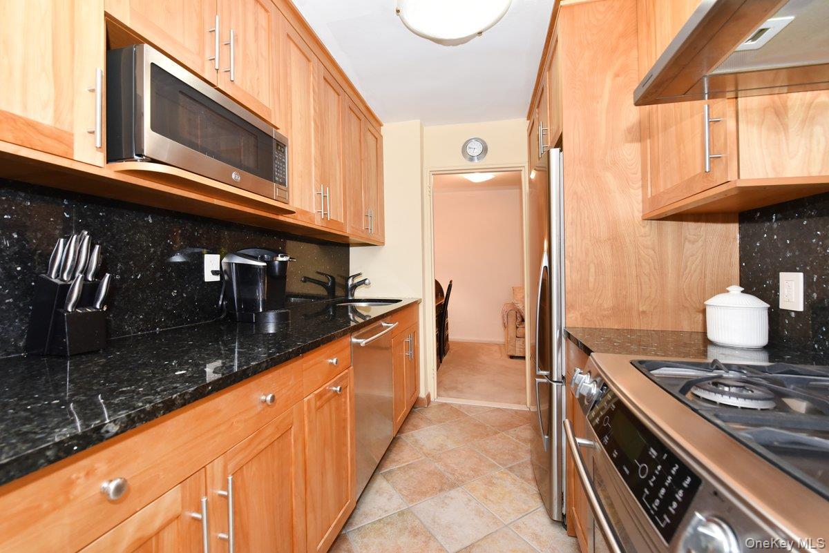 6 Birchwood Court, Unit 3F photo 8