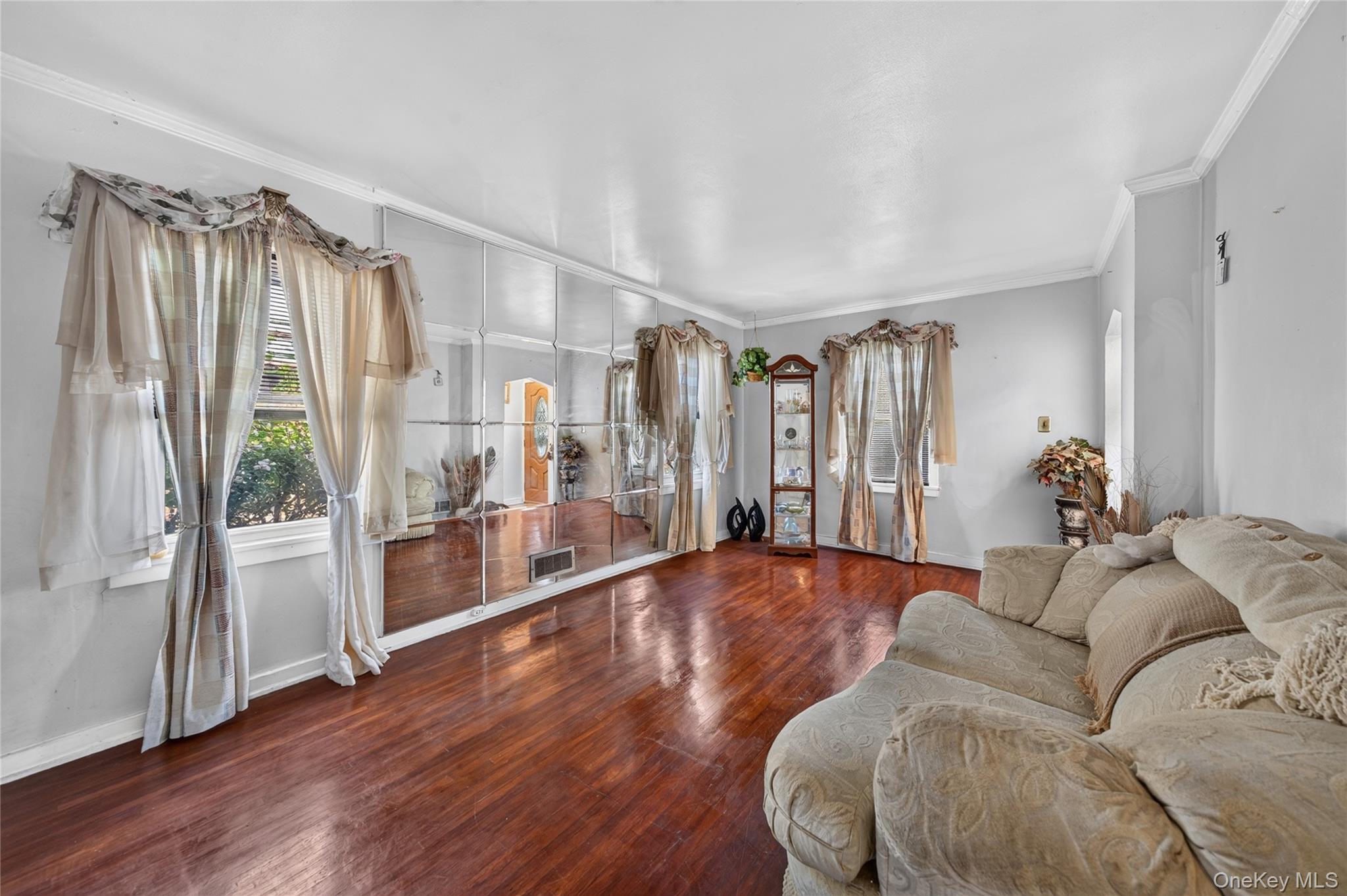 31 Circle Drive W – For Sale photo 2