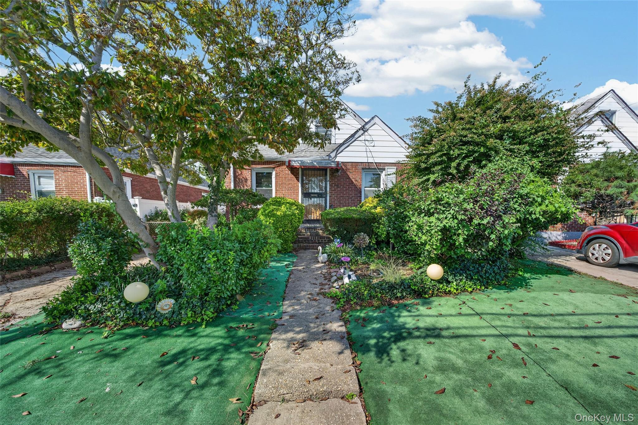 31 Circle Drive W – For Sale