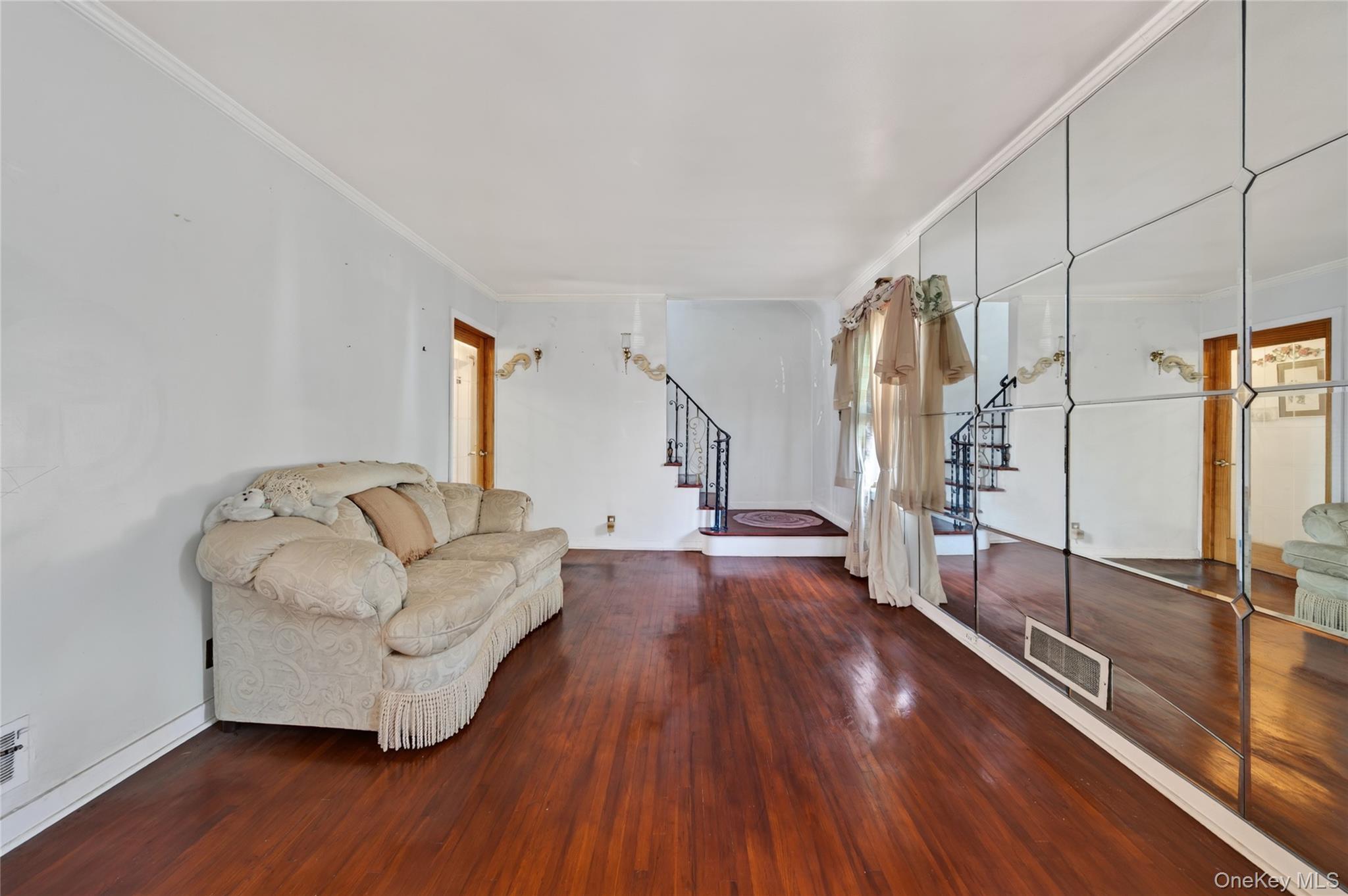 31 Circle Drive W – For Sale photo 4
