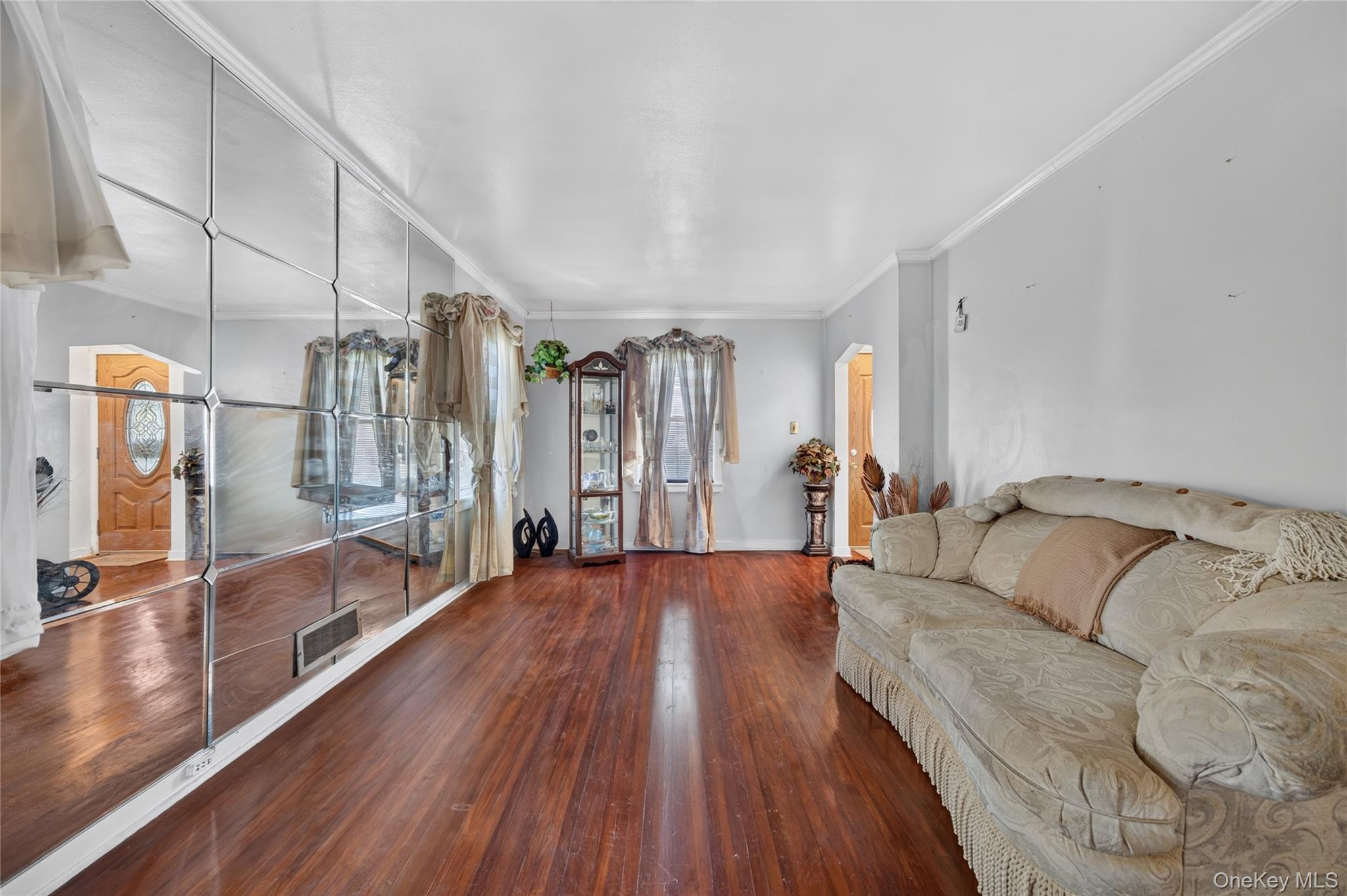 31 Circle Drive W – For Sale photo 3