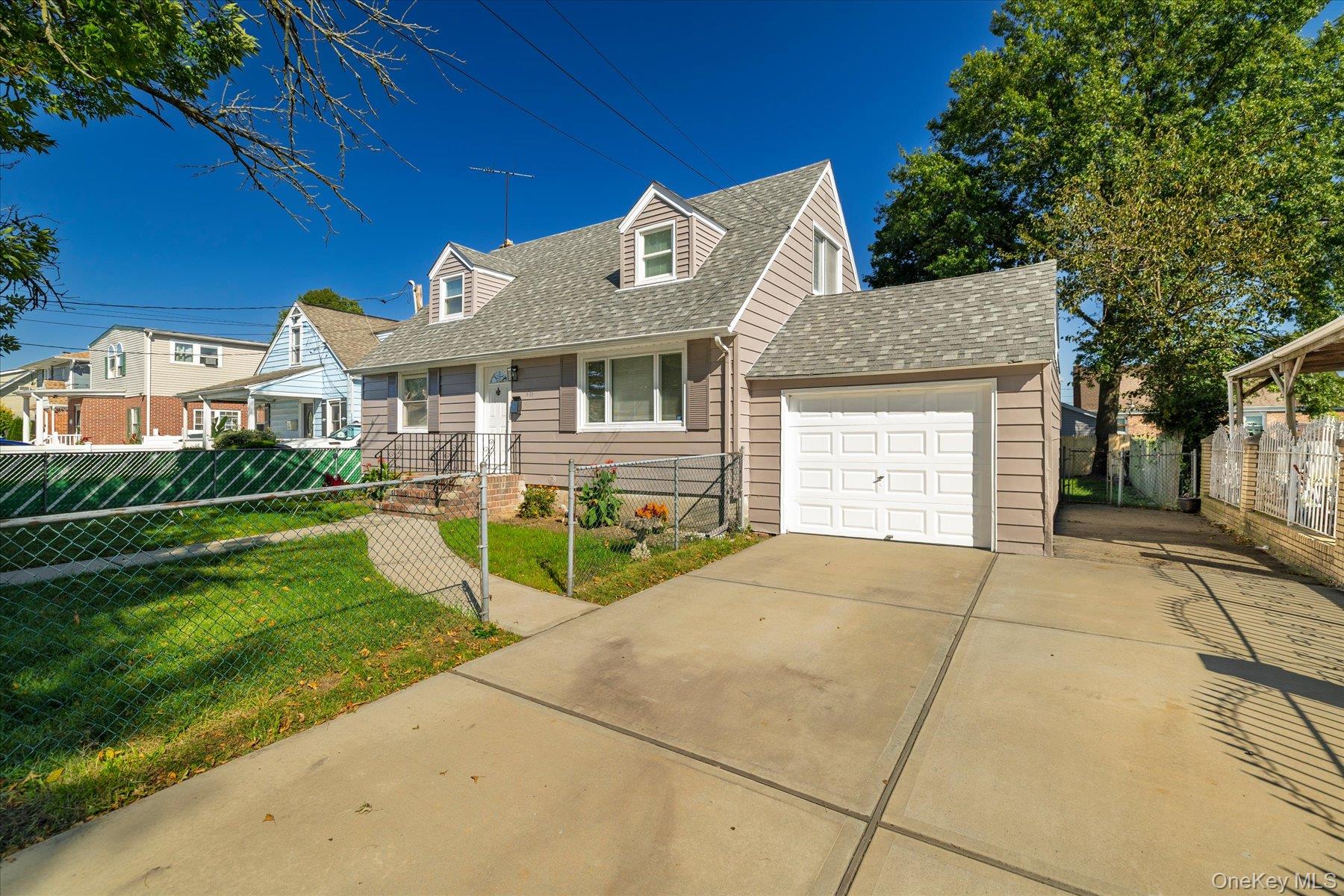 413 Greengrove Avenue – For Sale photo 3