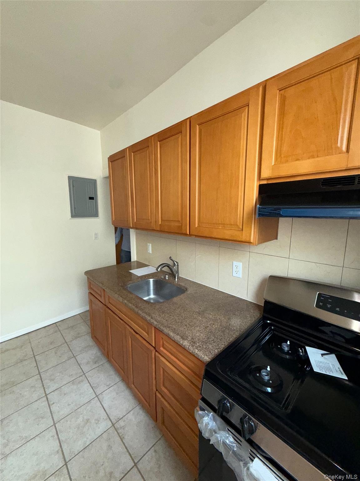 803 Saratoga Avenue – For Rent photo 4