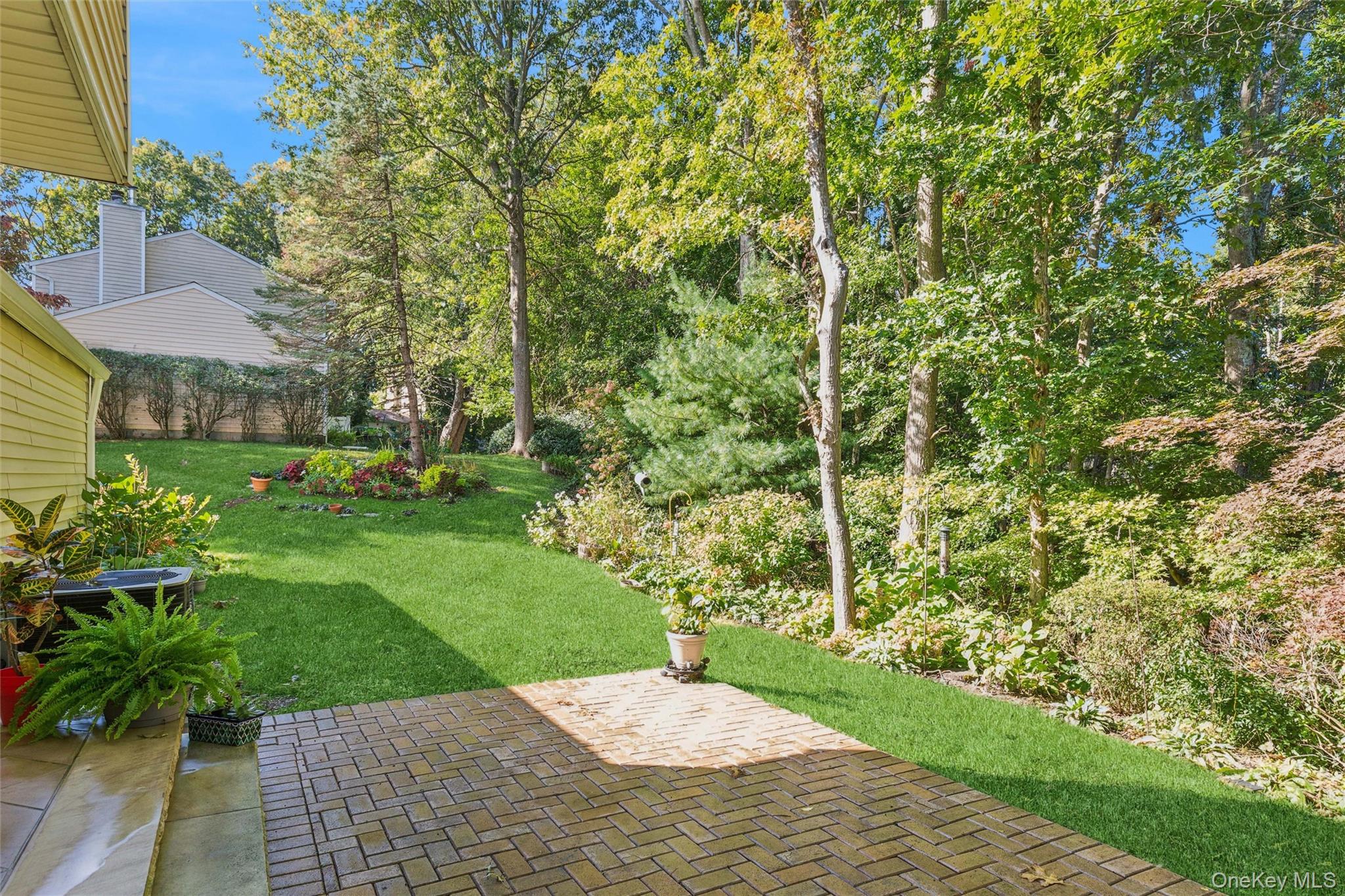 24 Huntington Commons – For Sale photo 22