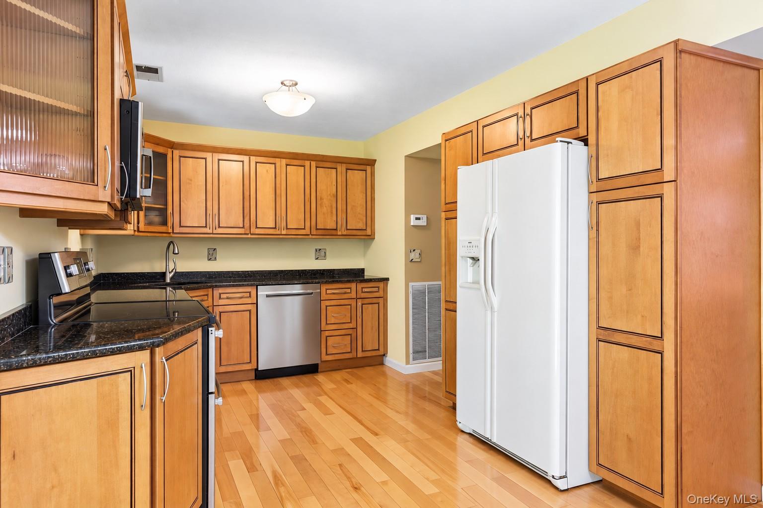 24 Huntington Commons – For Sale photo 9