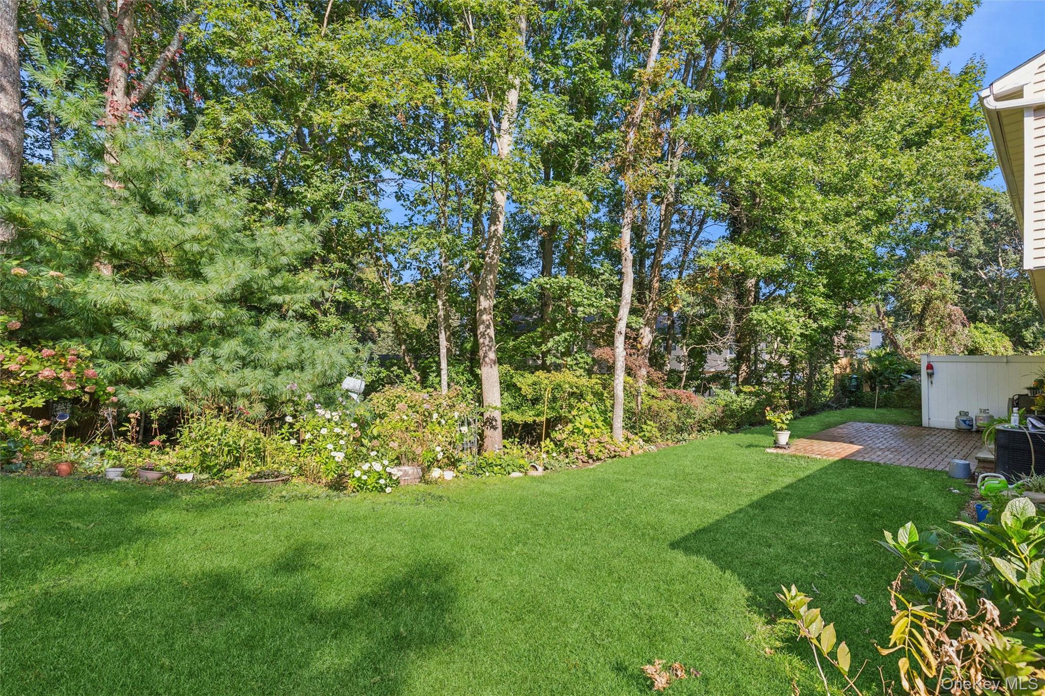 24 Huntington Commons – For Sale photo 26