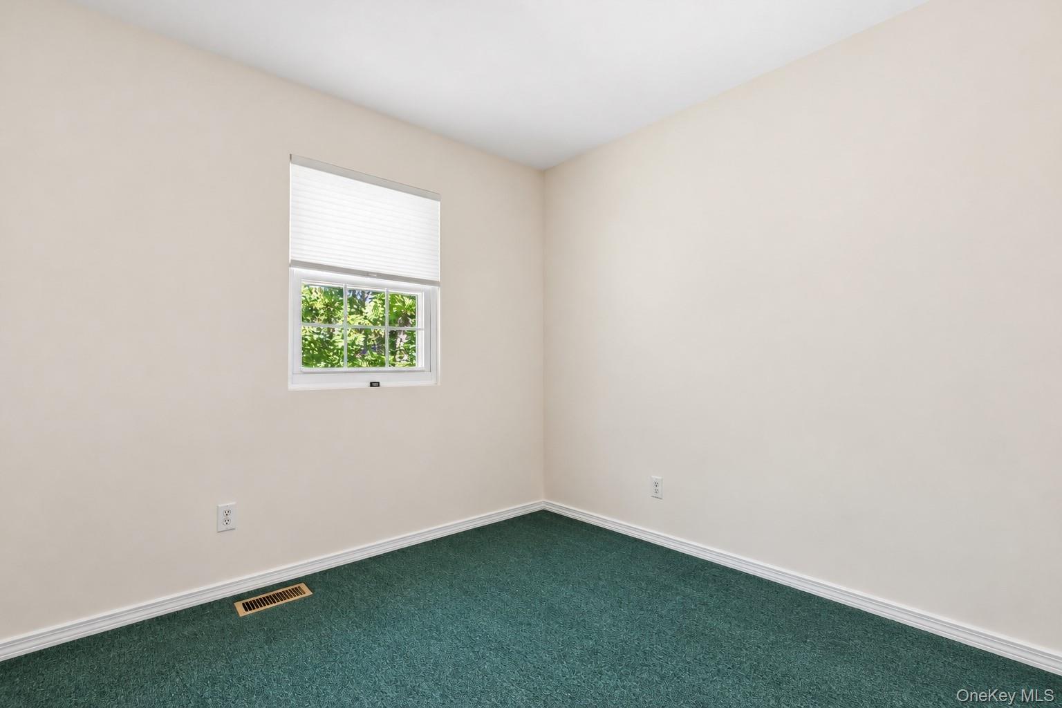 24 Huntington Commons – For Sale photo 16