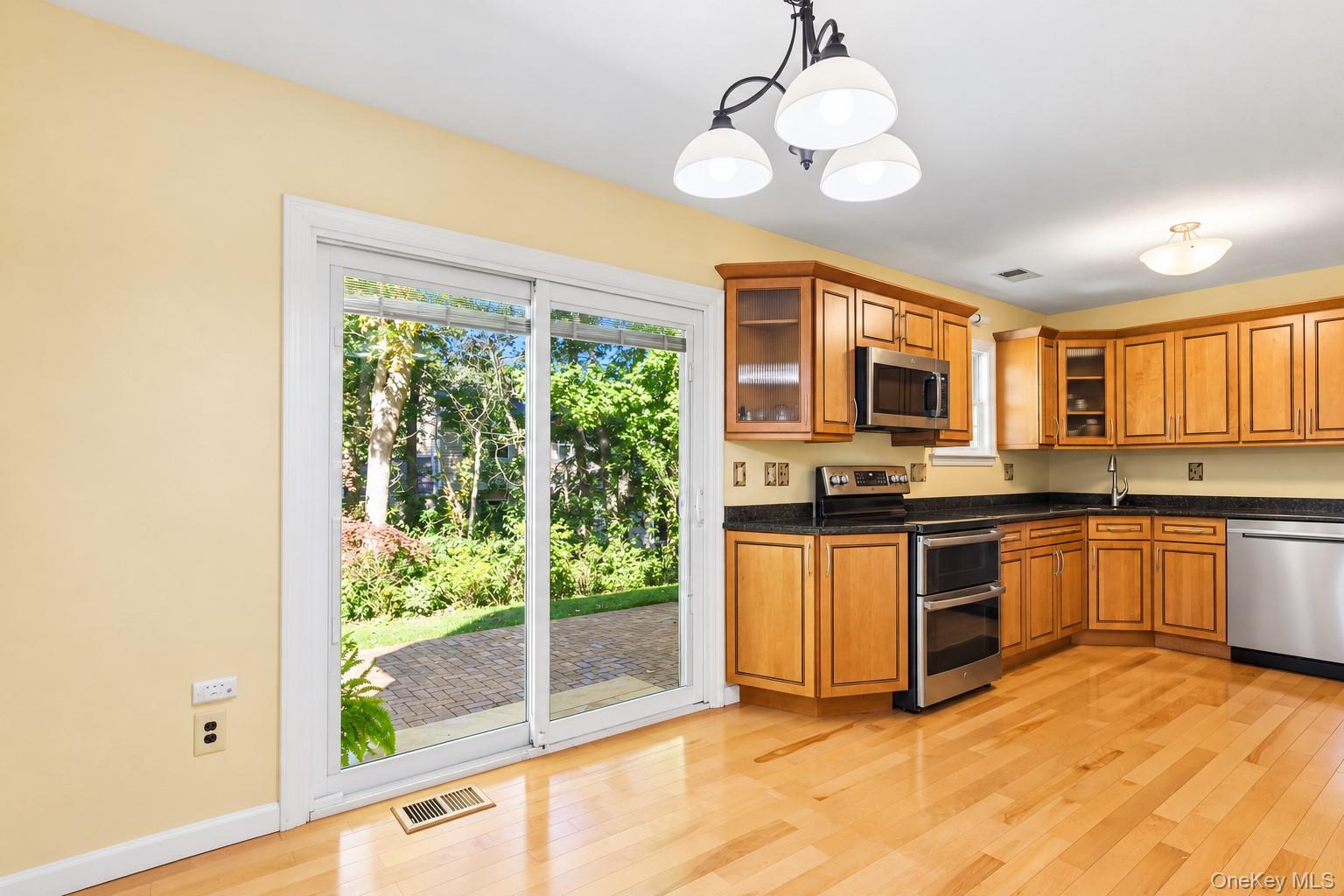24 Huntington Commons – For Sale photo 7
