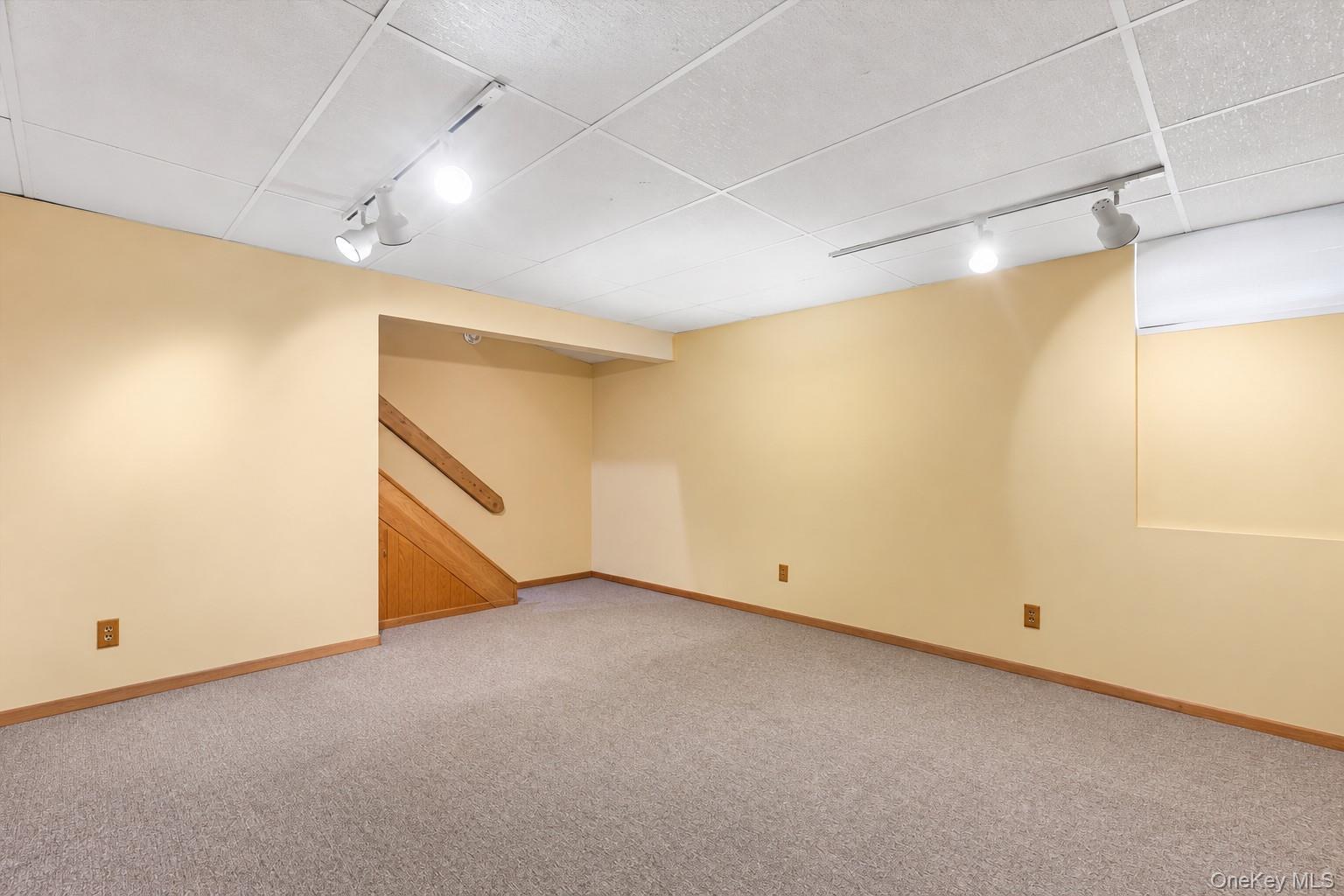24 Huntington Commons – For Sale photo 18