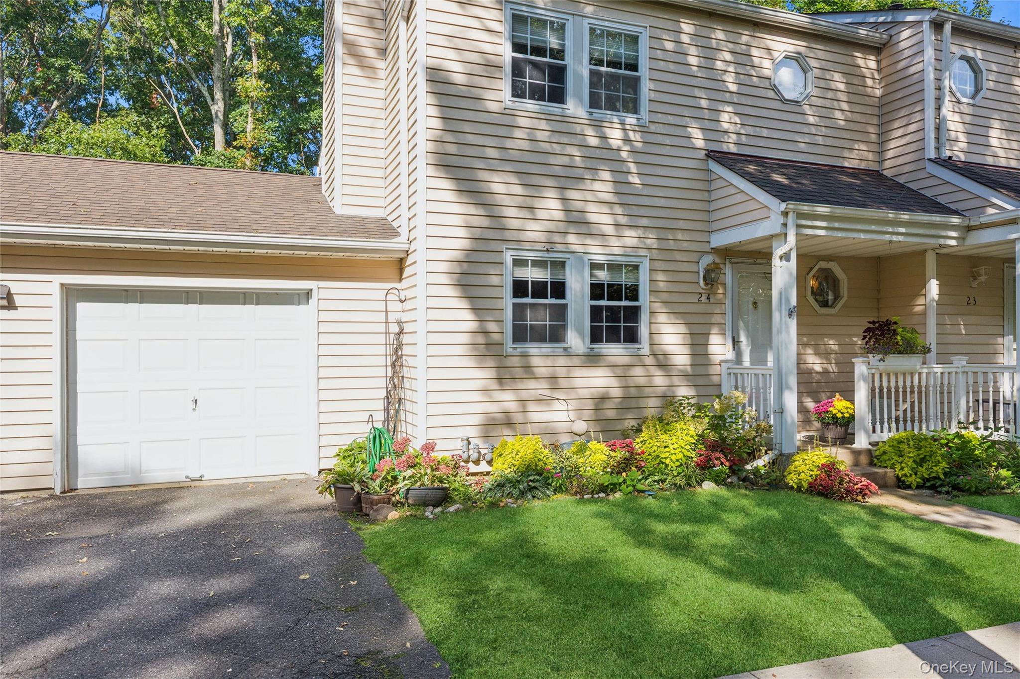 24 Huntington Commons – For Sale photo 31