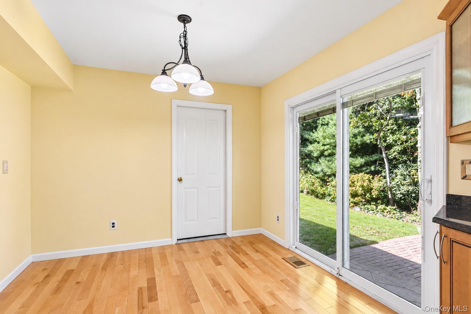 24 Huntington Commons – For Sale photo 6