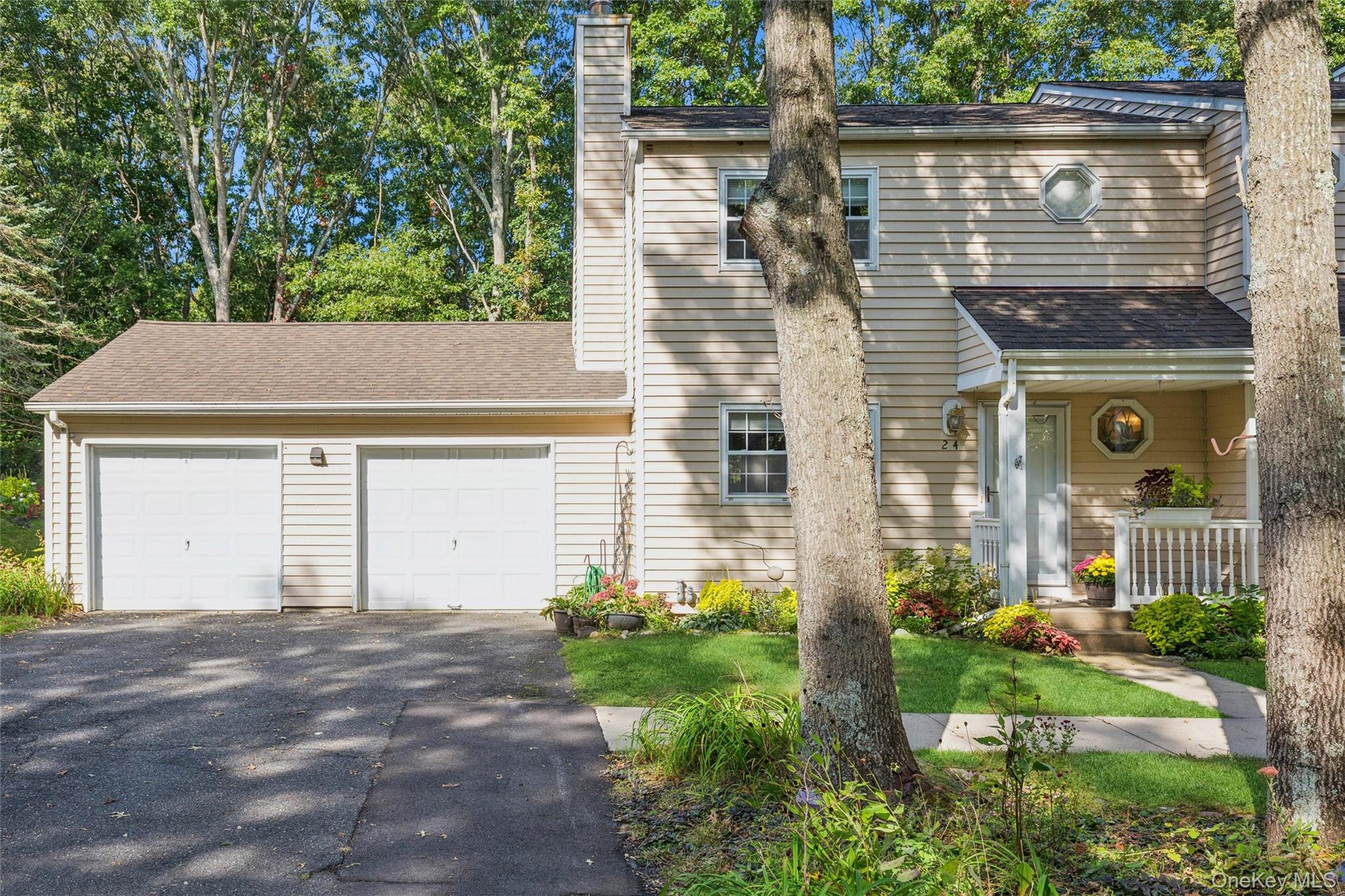 24 Huntington Commons – For Sale photo 30