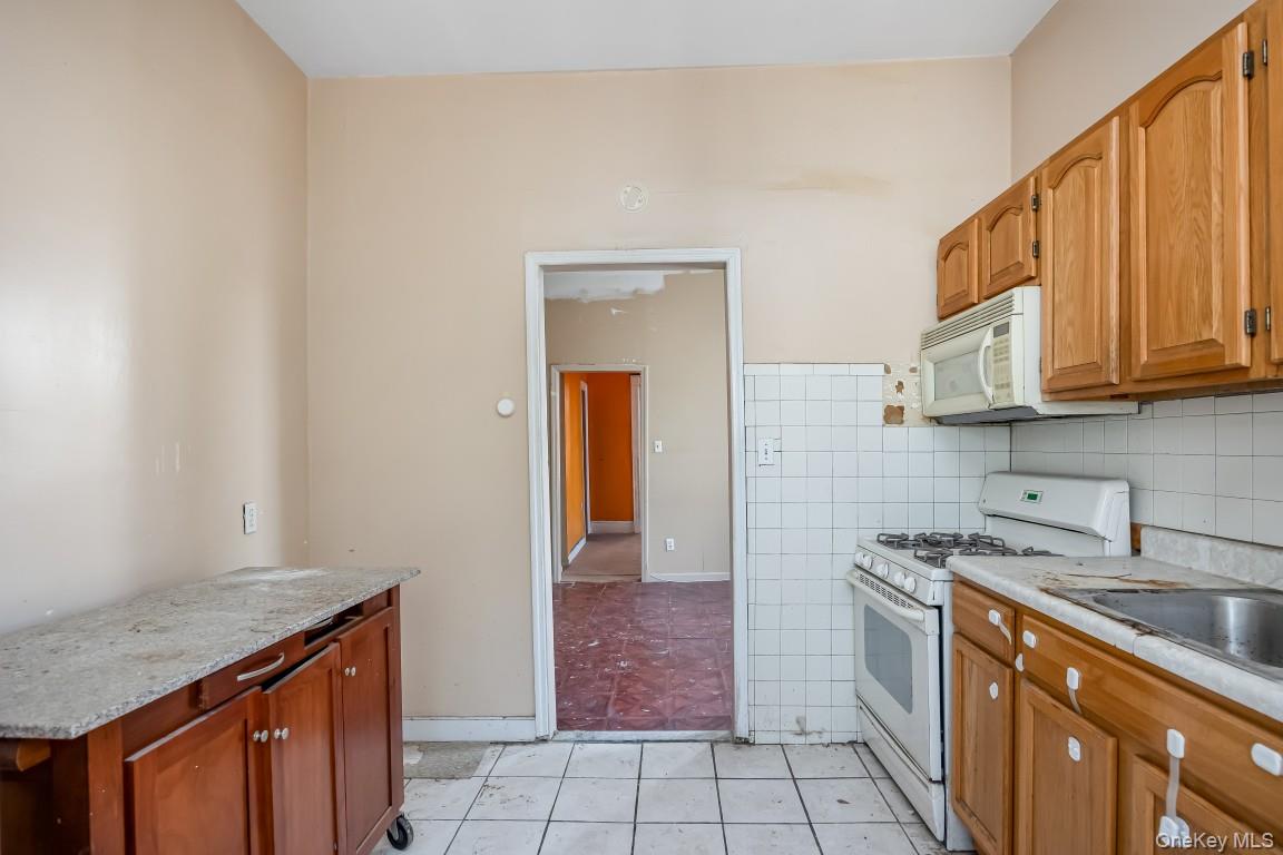 2693 Fulton Street – For Sale photo 18