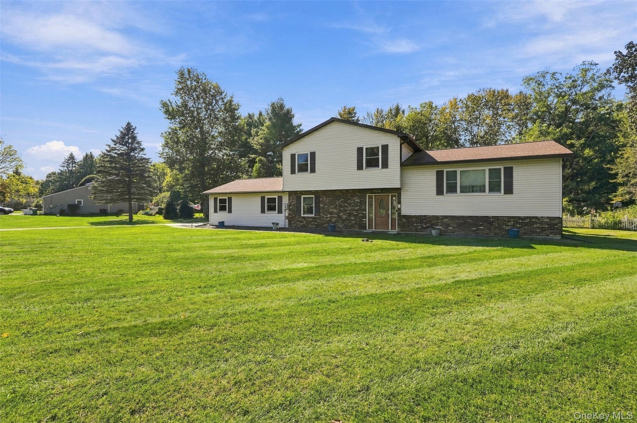 23 Stephen Drive – For Sale photo 2
