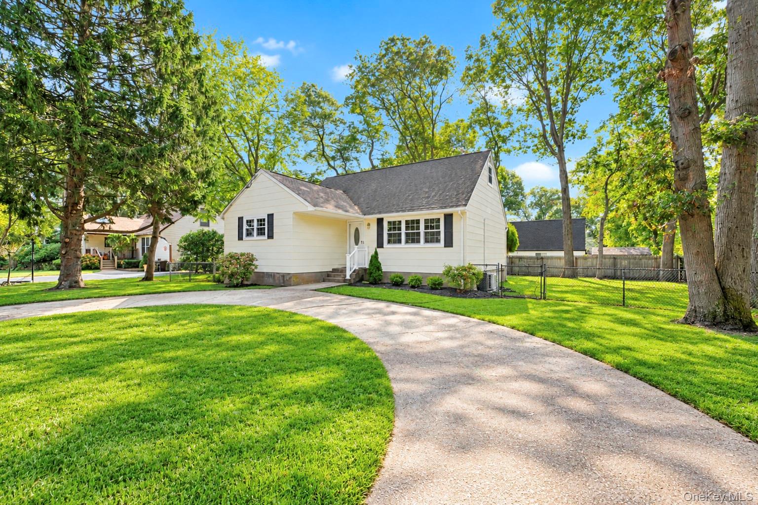 124 Officials Avenue – For Sale photo 2