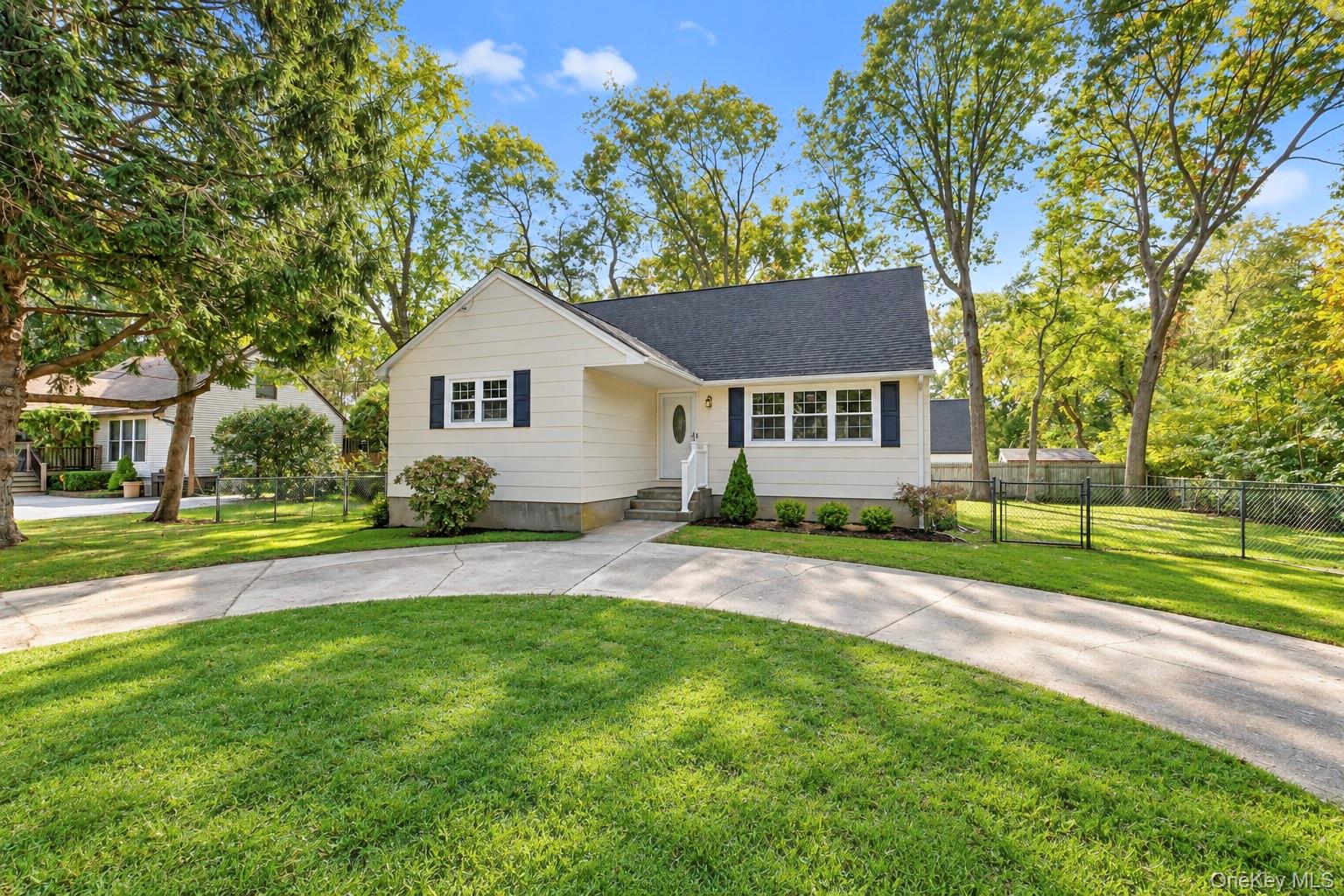 124 Officials Avenue – For Sale photo 3