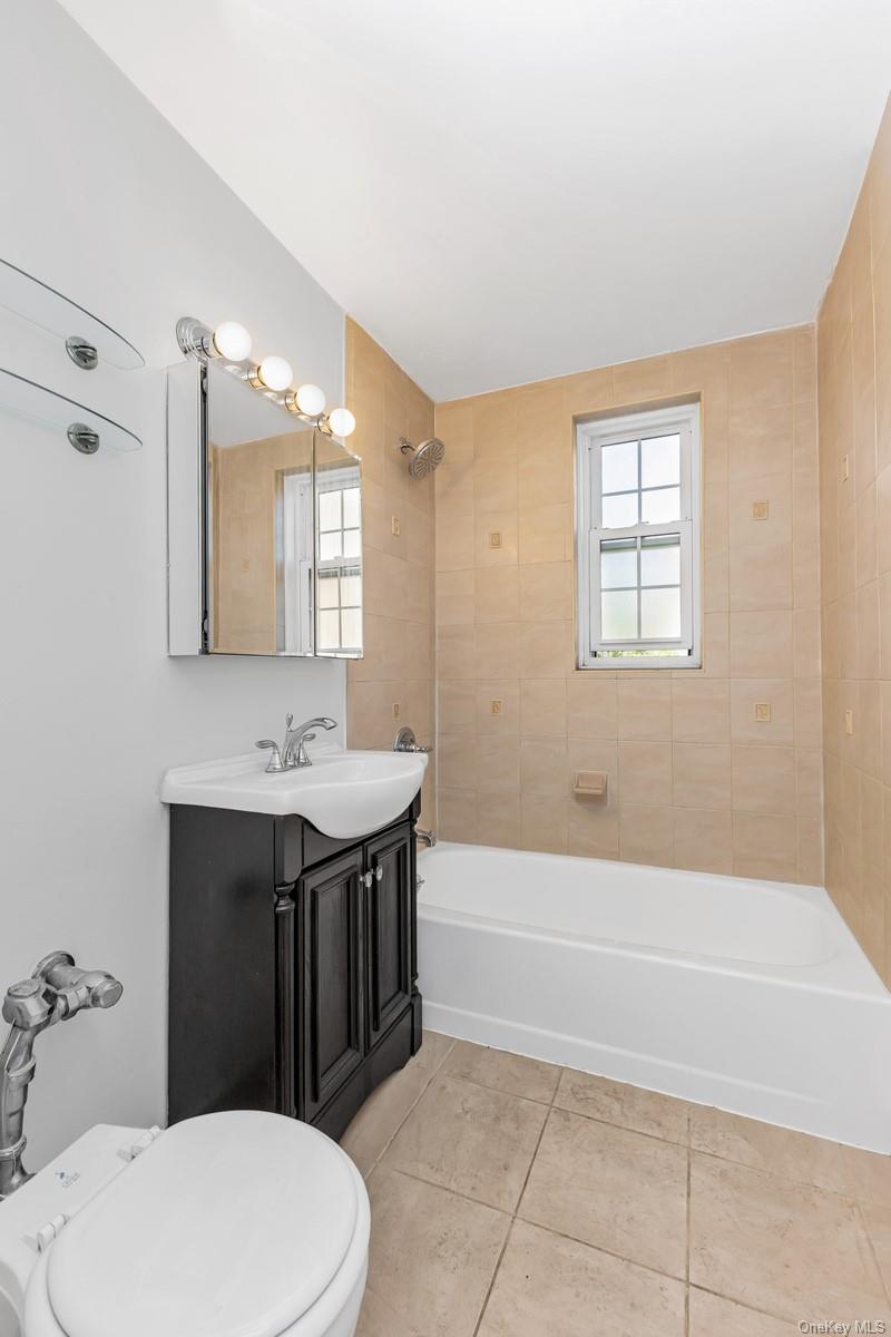 140-21 Burden Crescent, Unit 306 photo 5