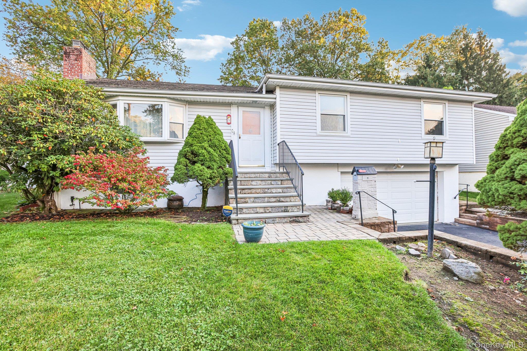 7 Albro Lane – For Sale photo 2