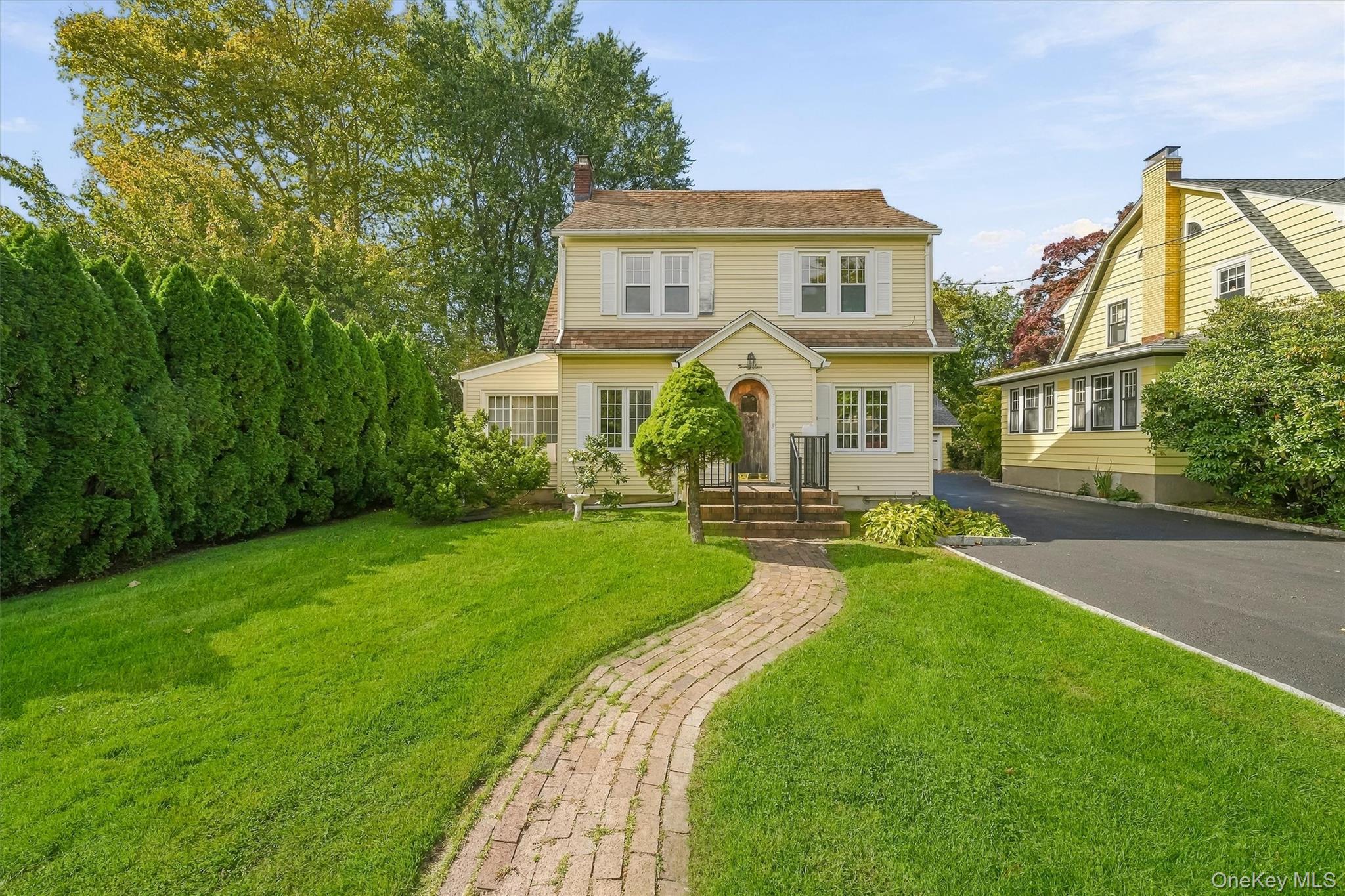 24 Seneca Road – For Sale photo 2