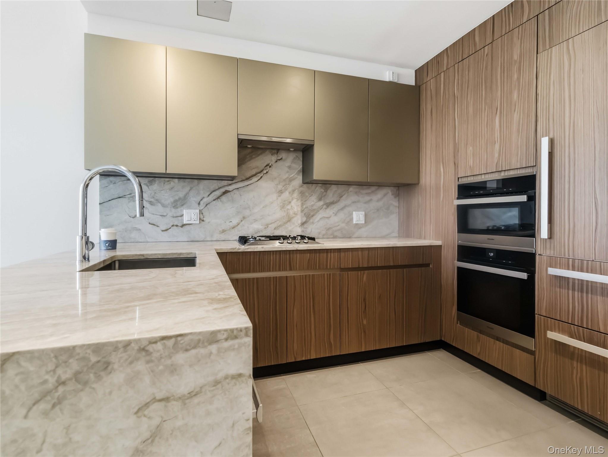 13327 39th Avenue, Unit PHA photo 3