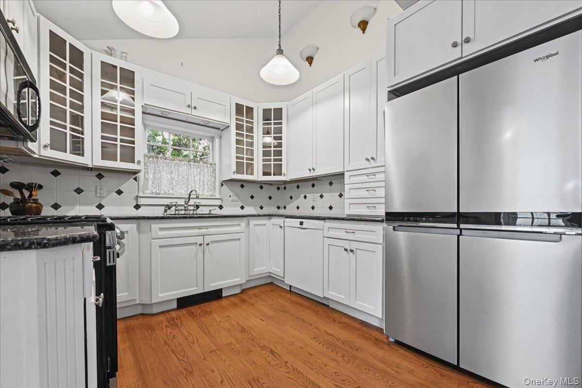 20 5th Avenue – For Sale photo 16
