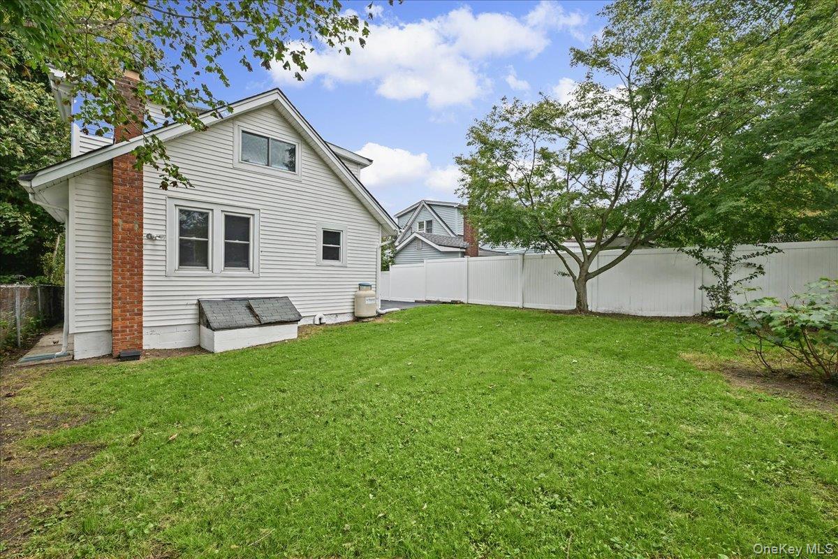 14 Corona Road – For Sale photo 29