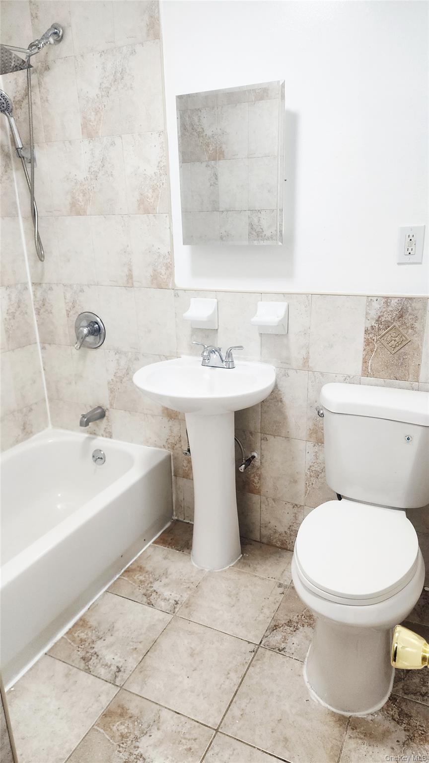 481 E 53rd Street – For Rent photo 19