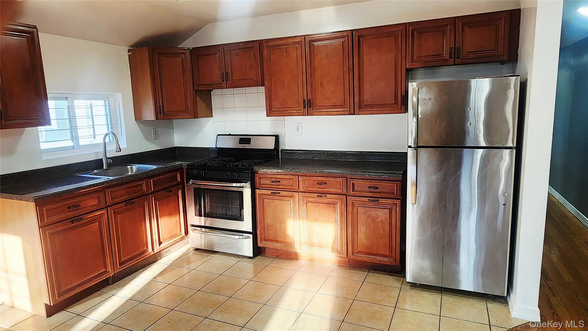481 E 53rd Street – For Rent photo 11